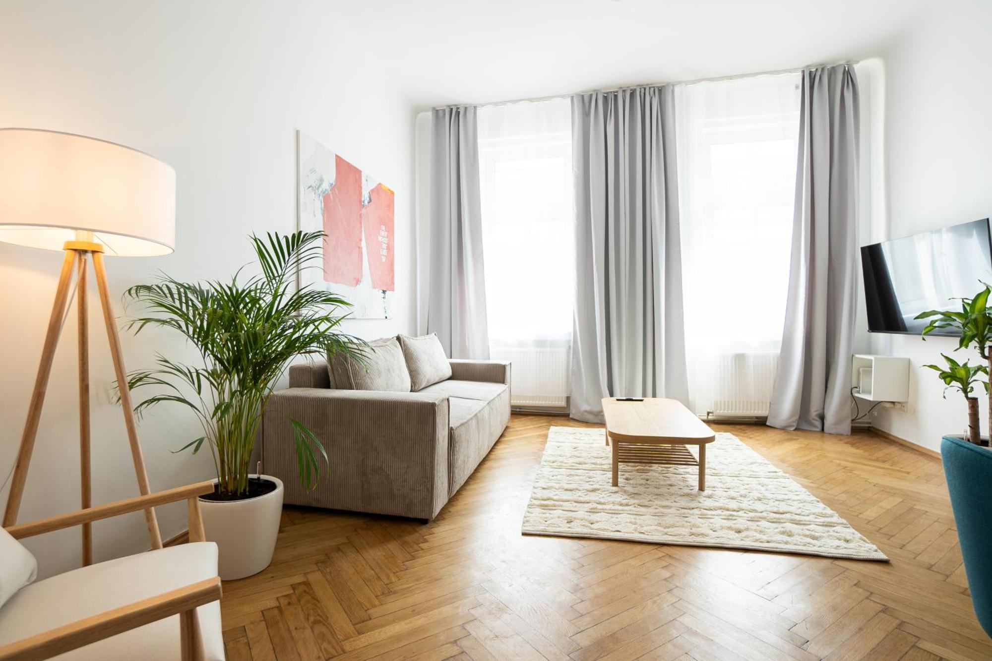 Pet-friendly Modern Near Belvedere Apartment