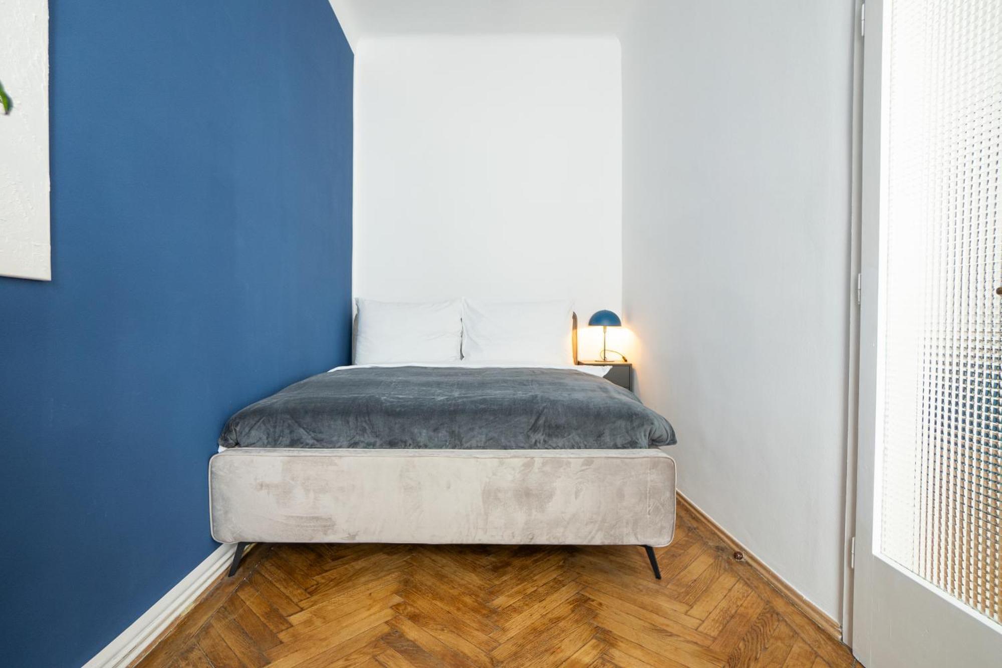 Pet-friendly Modern Near Belvedere Apartment