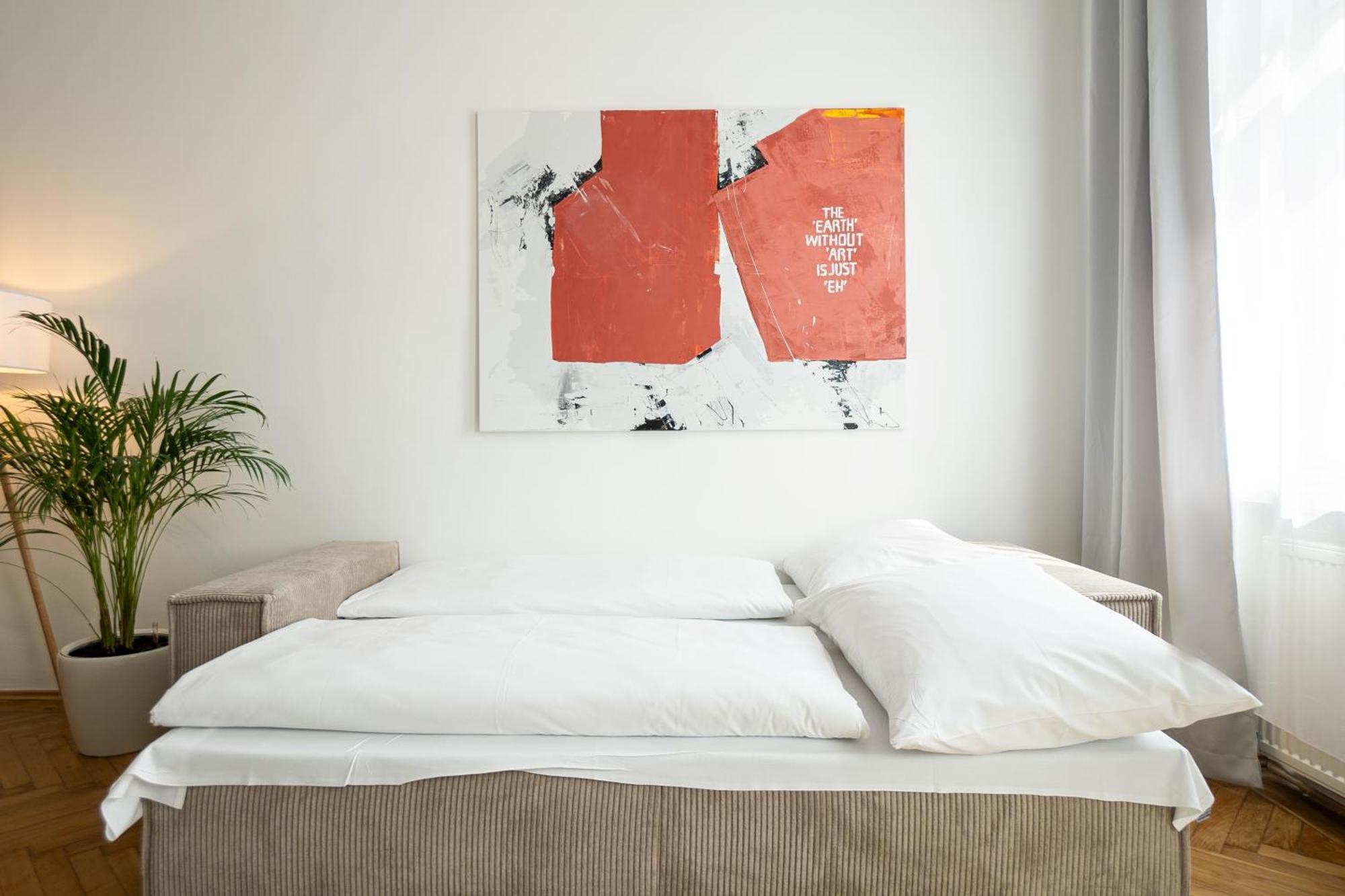 Pet-friendly Modern Near Belvedere Apartment *