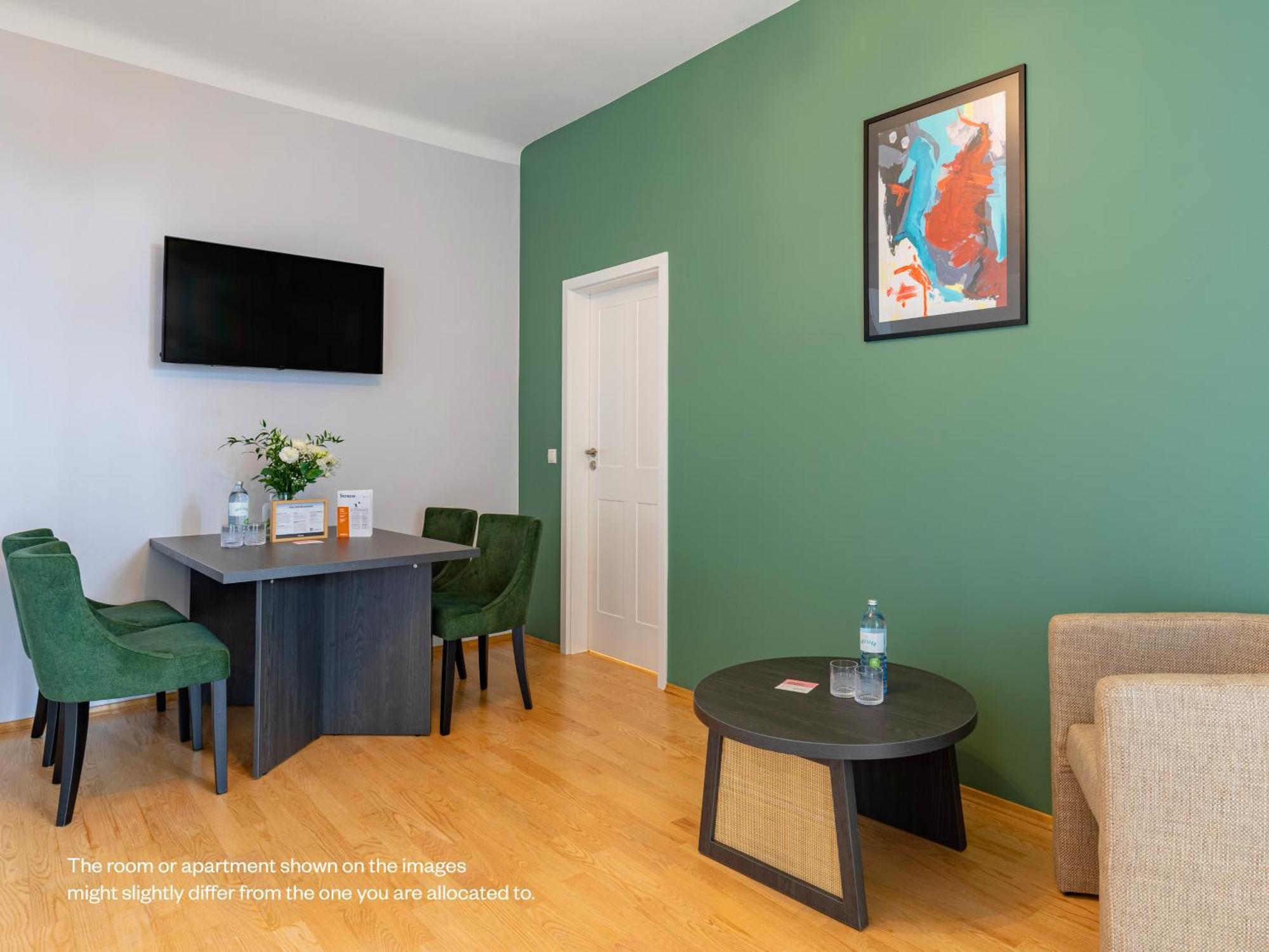 Numa Strauss Aparthotel 3*
