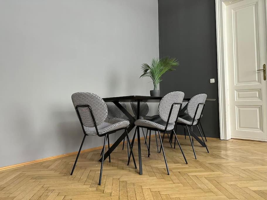 Spacious Living I Luxury Design * Viena