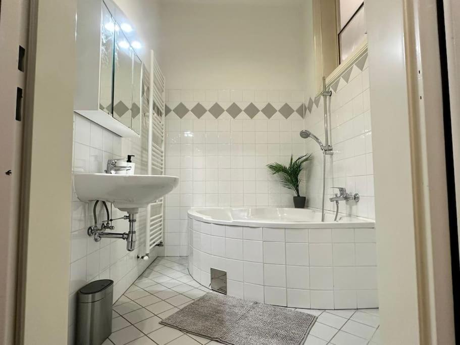 Spacious Living I Luxury Design Apartamento