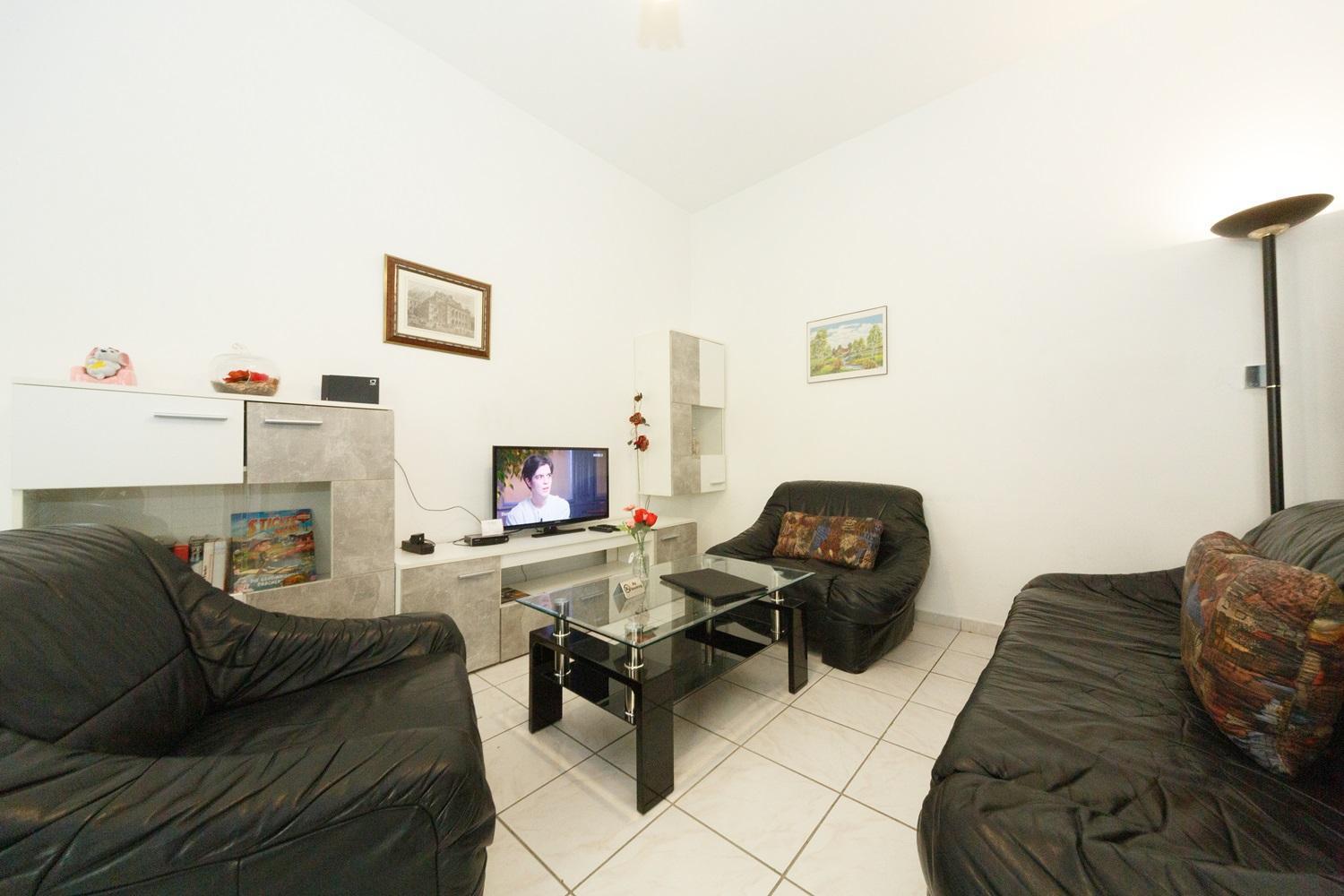 In Near Schoenbrunn & Westbahnhof - Keyless Check-in Apartment Vienna