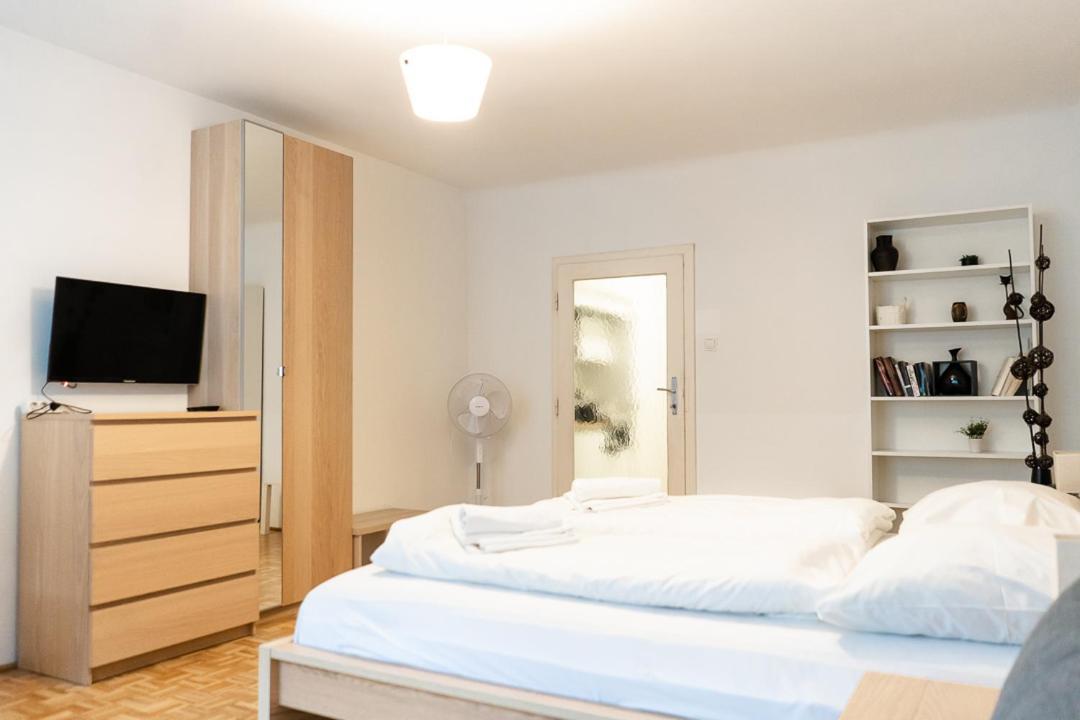 Apartment Living - Stephansdom *