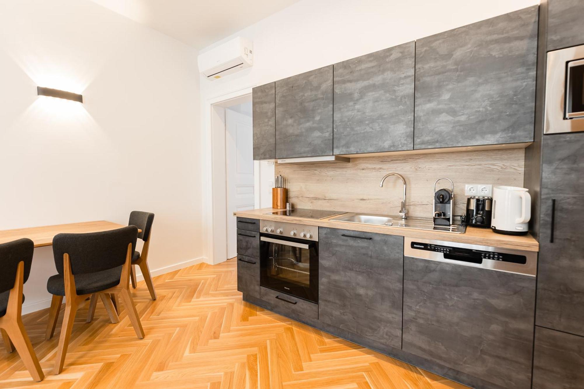 Nadland B61 * Vienna