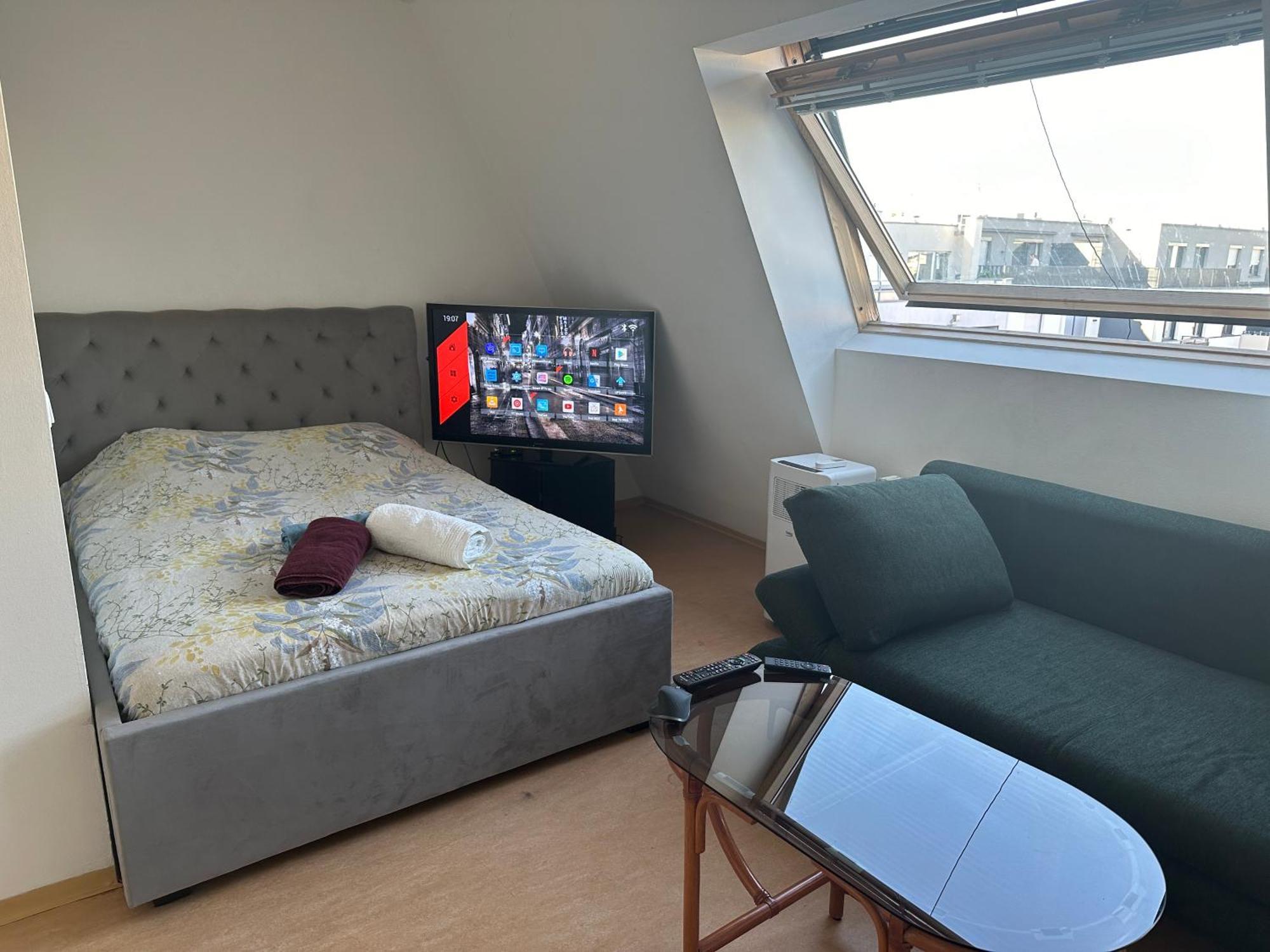 Apartamento Cozy Bright Penthouse Close To U1 And U6 Metros