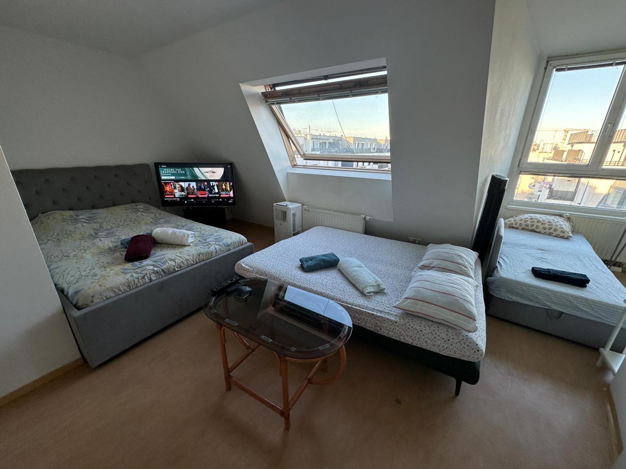 Cozy Bright Penthouse Close To U1 And U6 Metros Apartamento