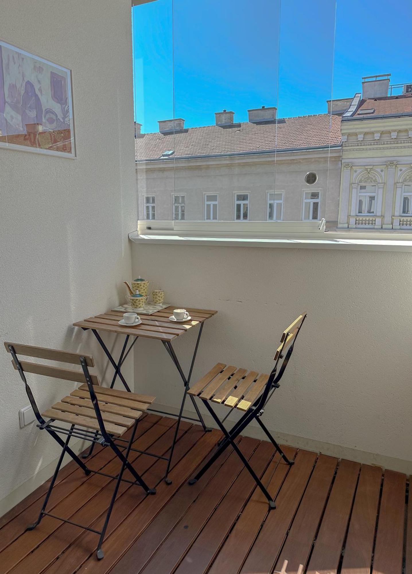 Sunny Side Up Apartment *