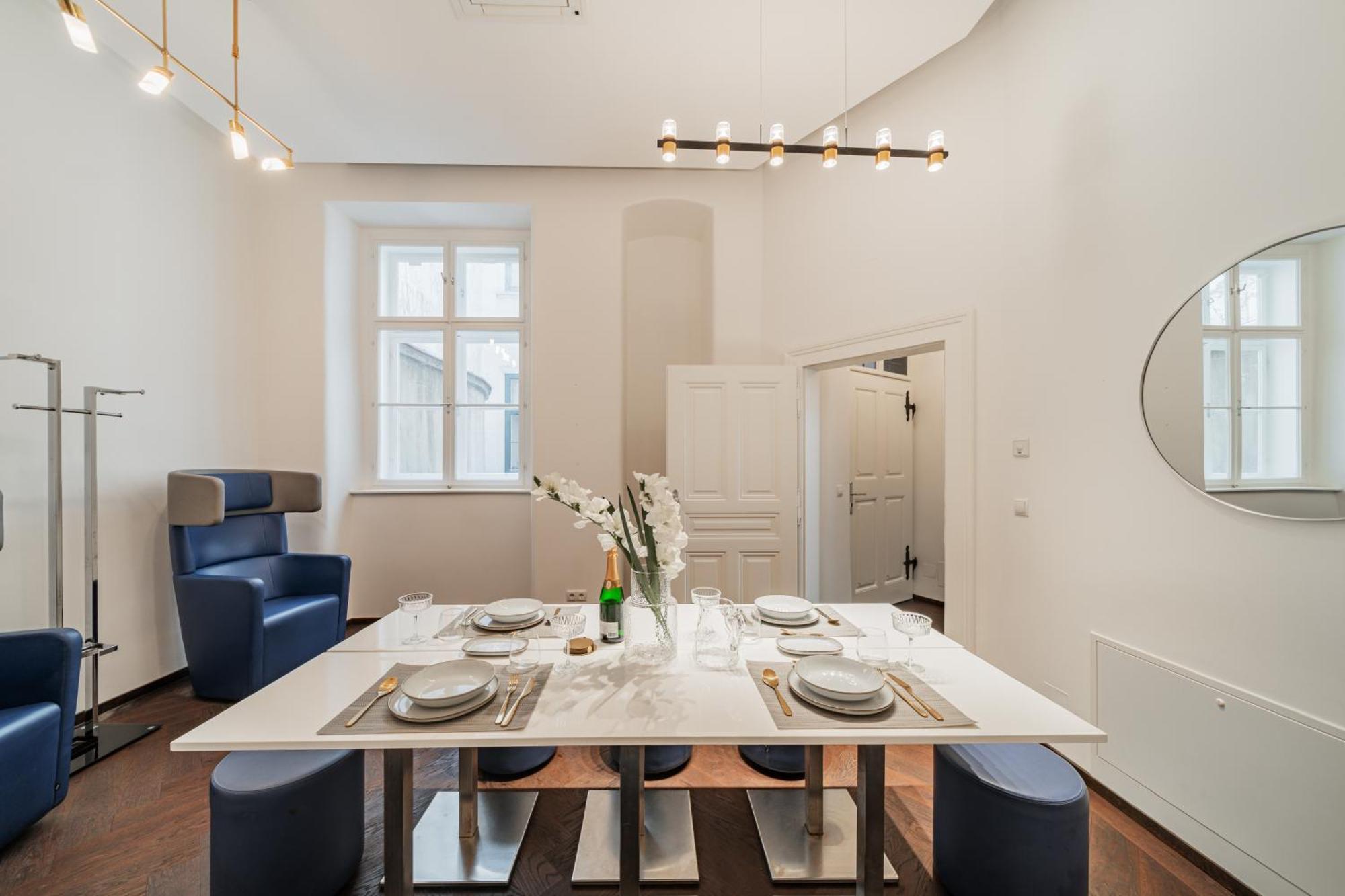 Luxury In Best Location Apartment