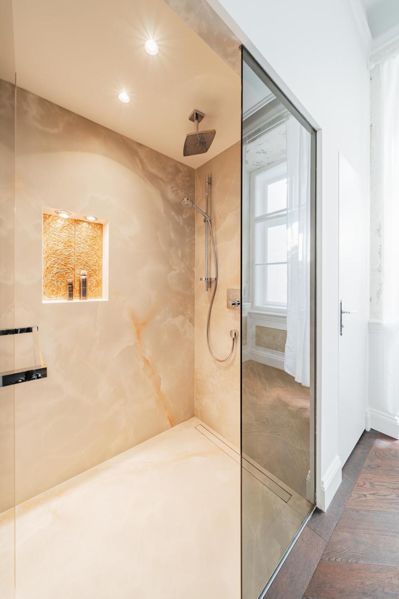 Luxury In Best Location Apartment