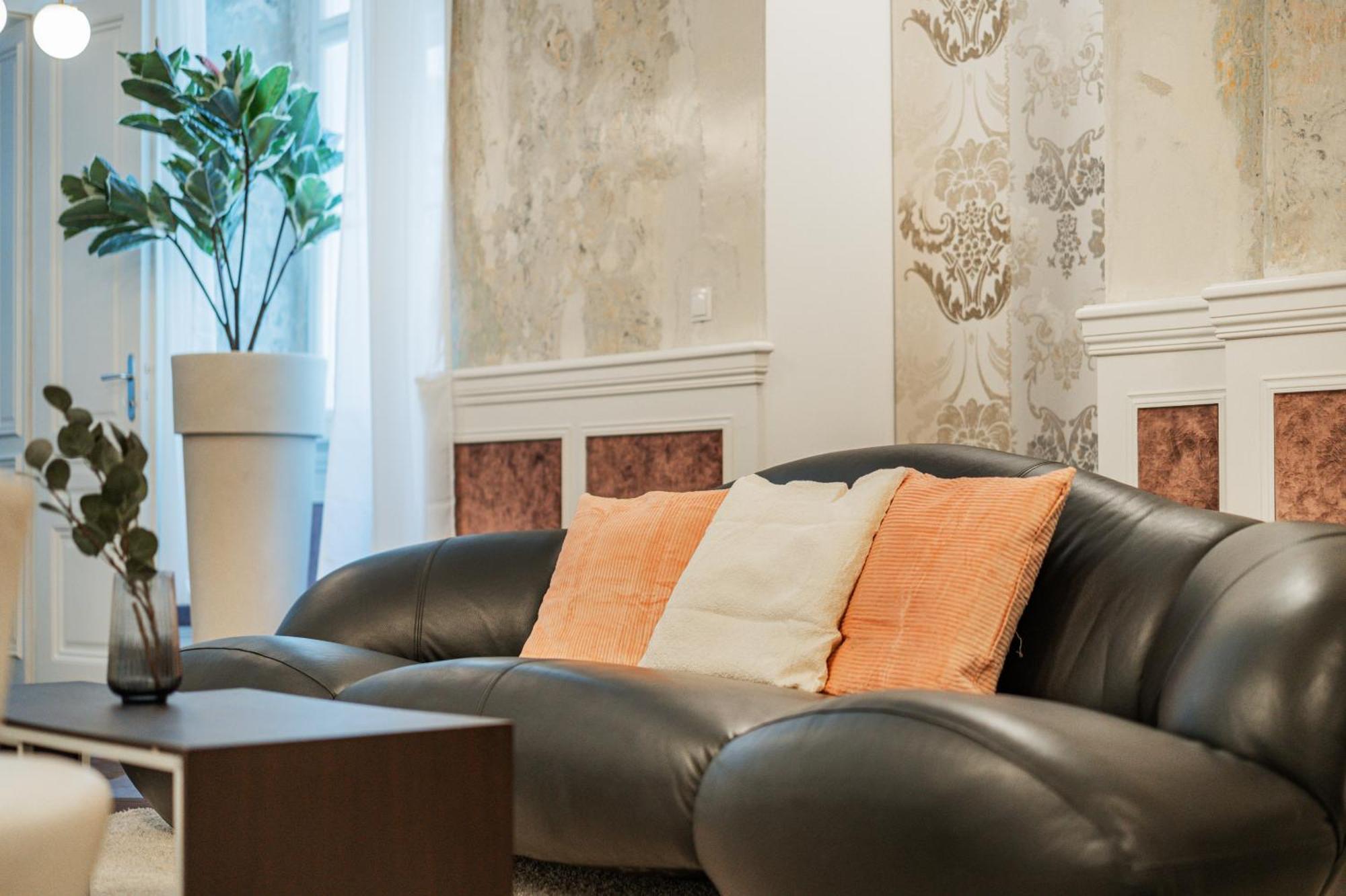 Luxury In Best Location Apartment