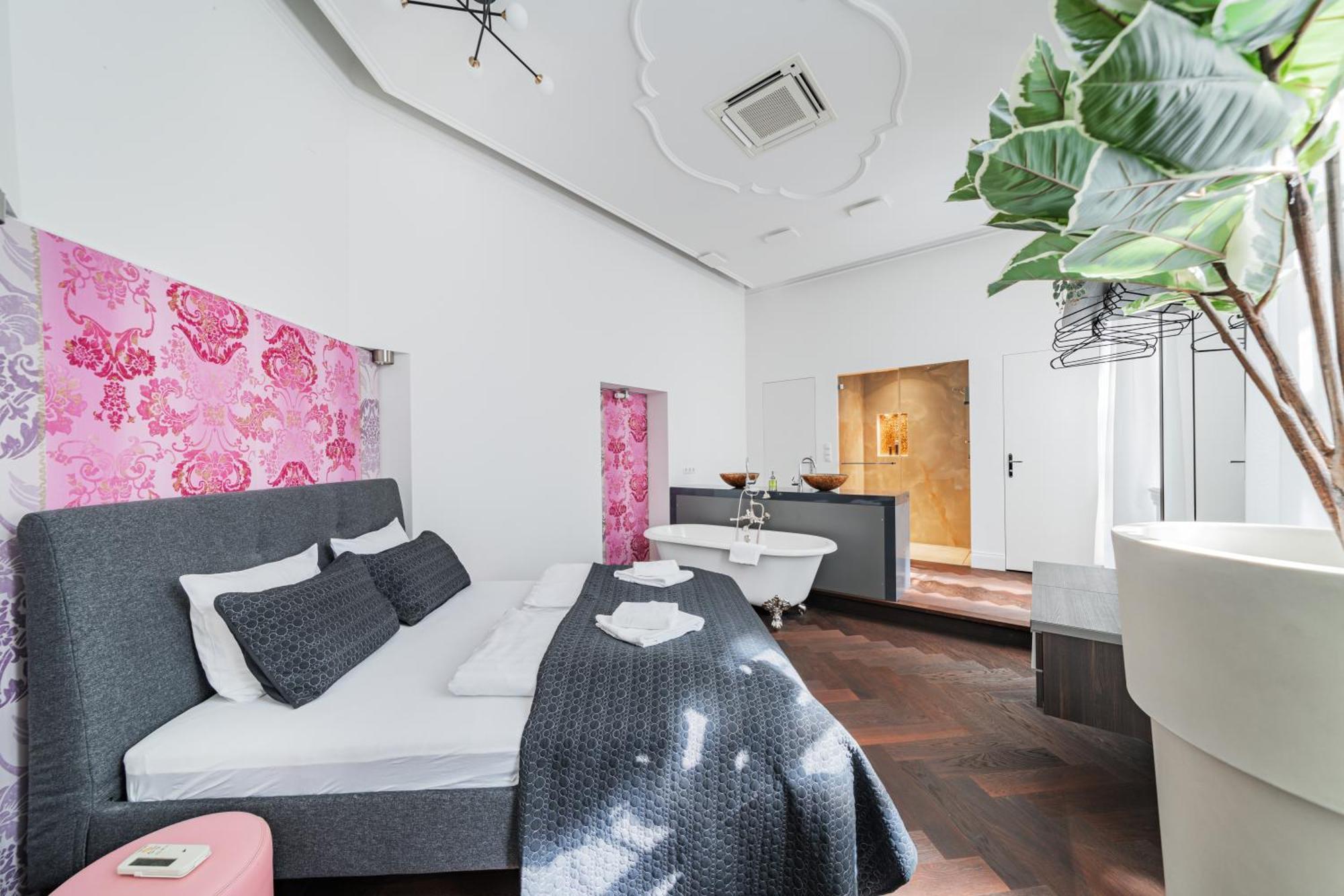 Luxury In Best Location *