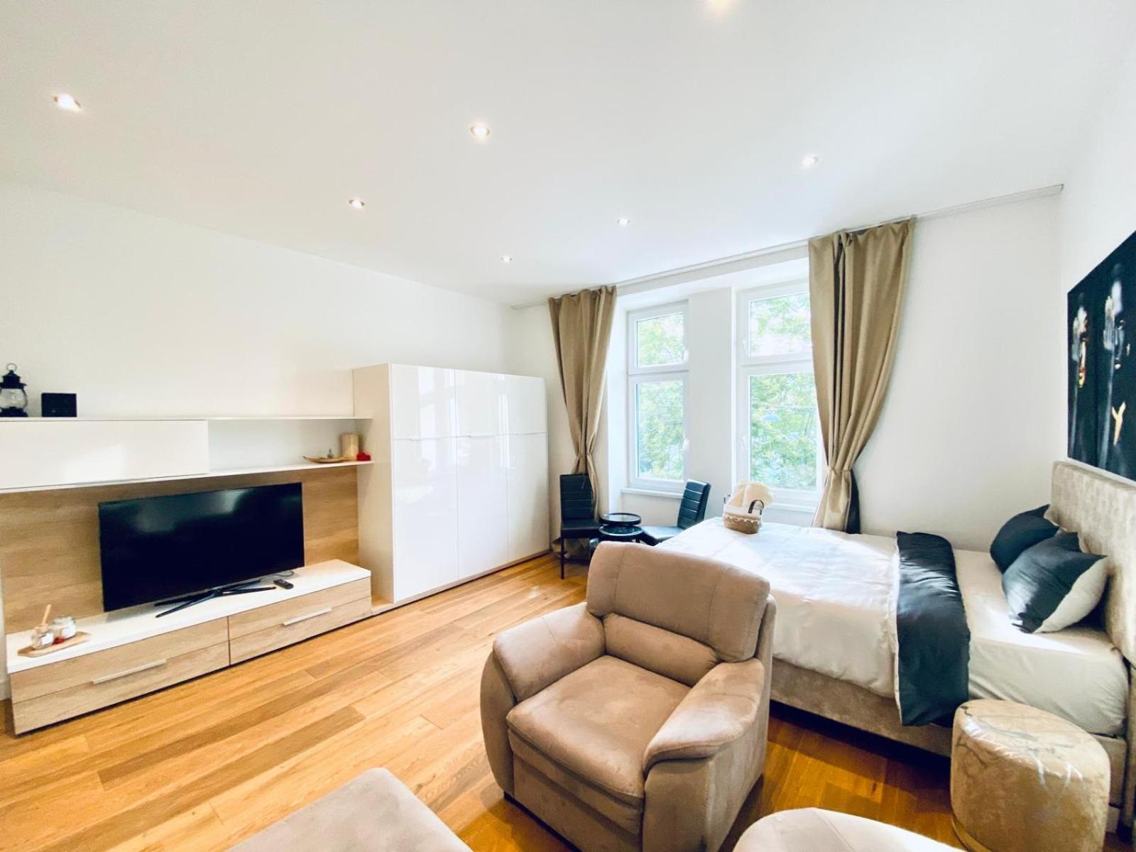 Elegant 2br With Balcony Near Millennium * Vienna
