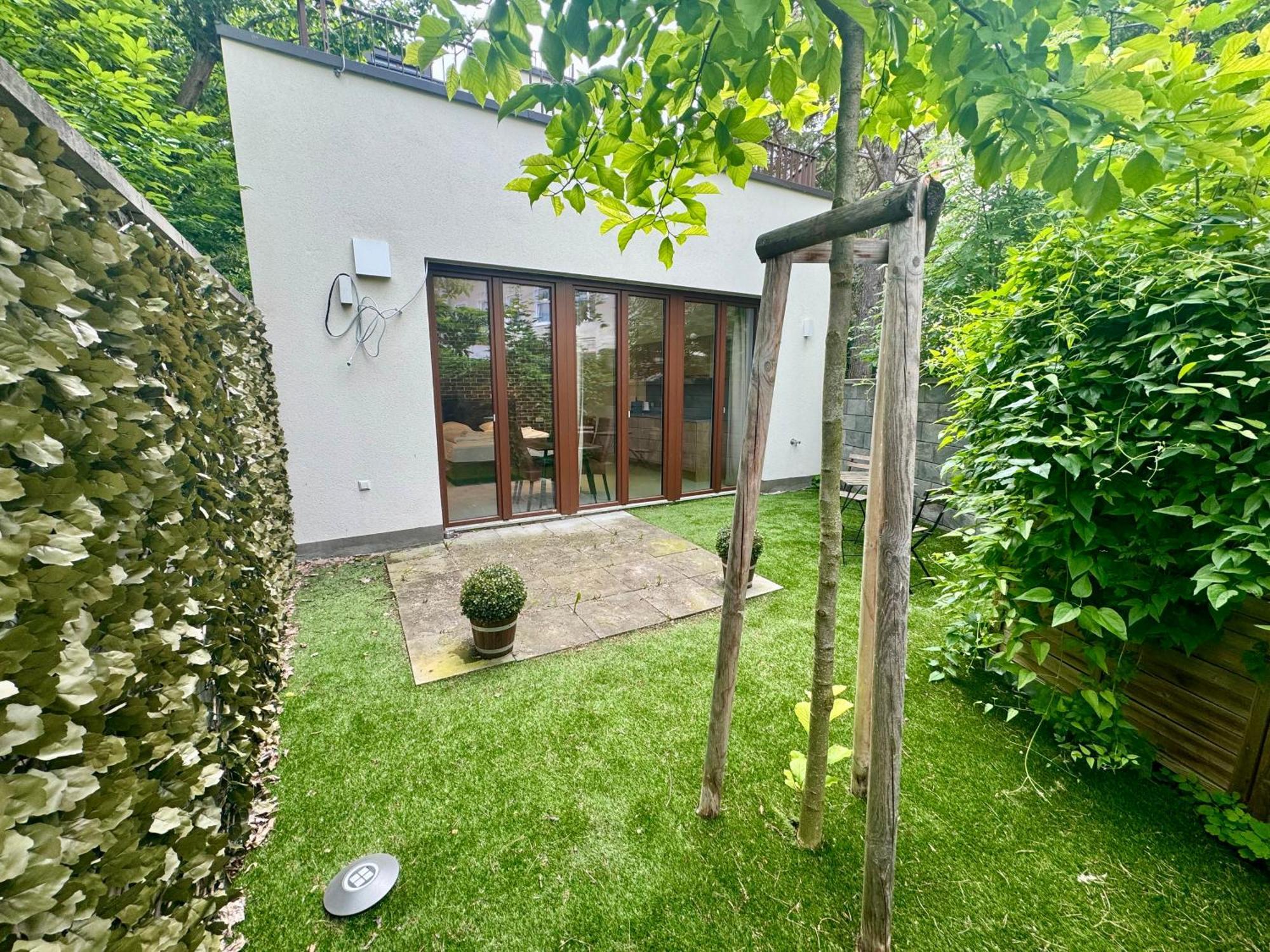 Moebliertes Mit Terrasse