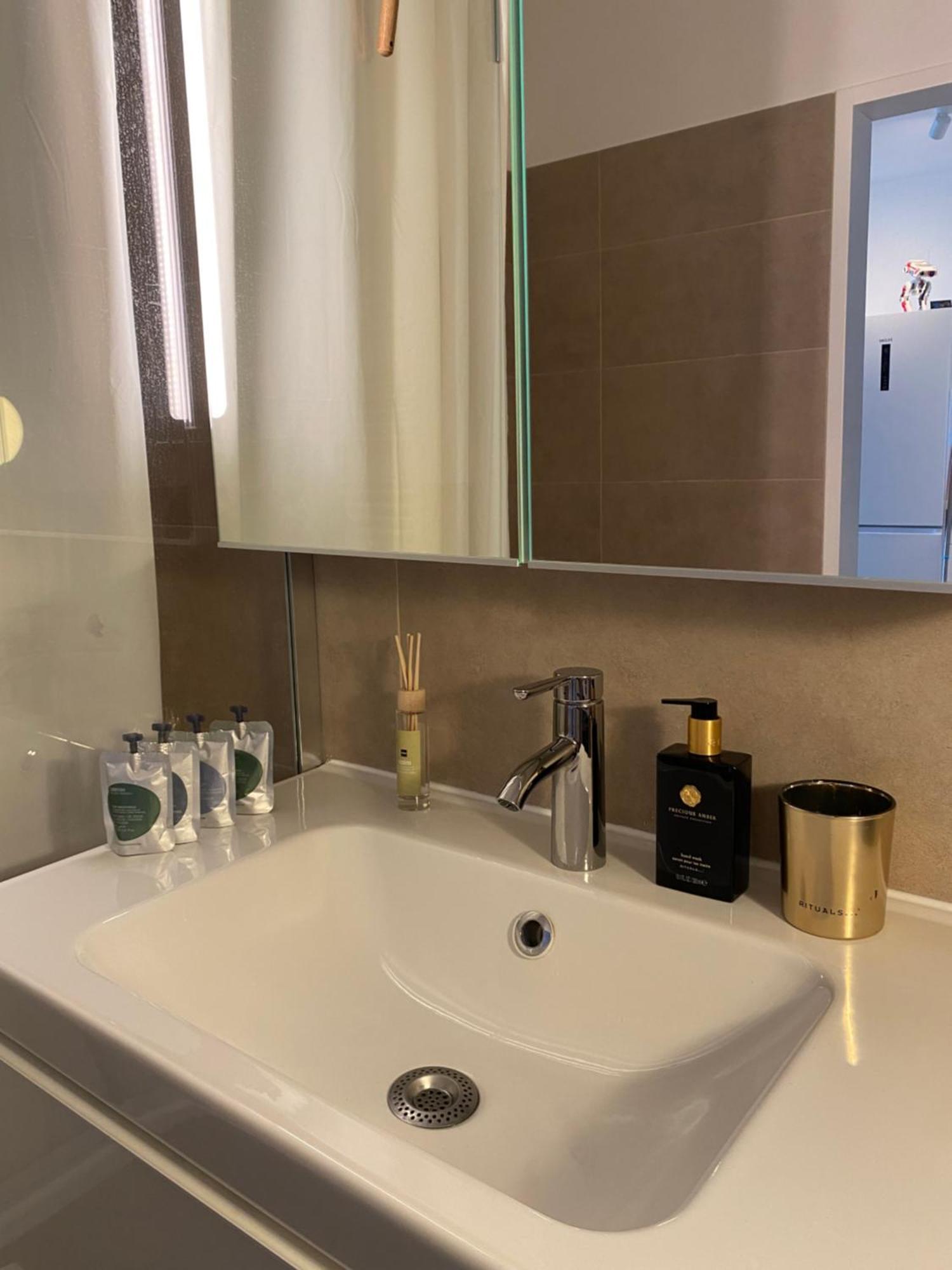 Central Comfort Cozy One-bedroom With City Views * Vienna