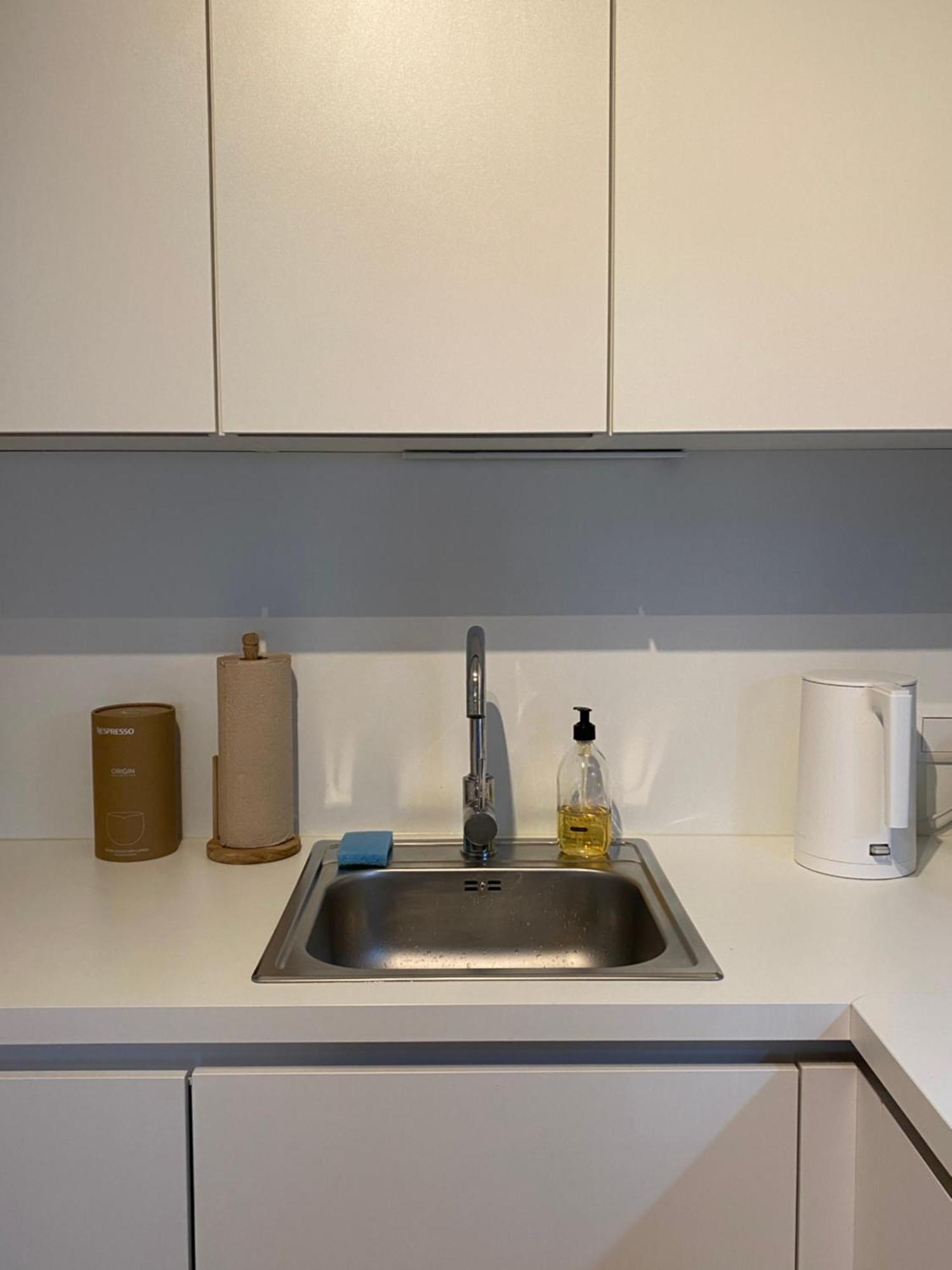 Apartment Central Comfort Cozy One-bedroom With City Views *