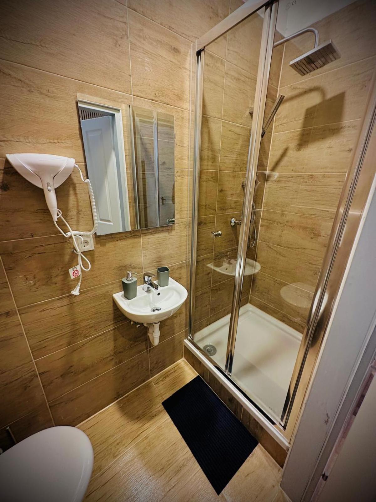 4-br Apt, Ideal For Groups, 6-min To Stadthalle * Vienna