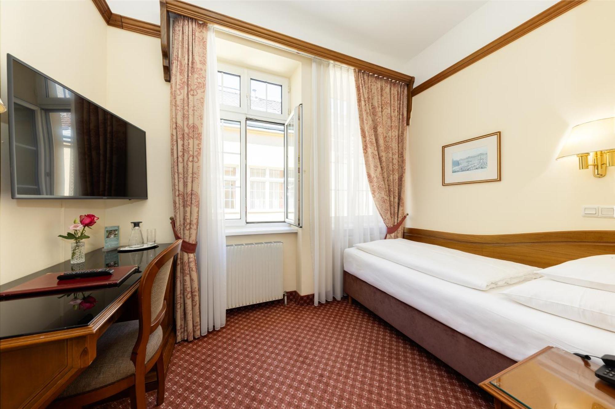 Hotel City Central 4*