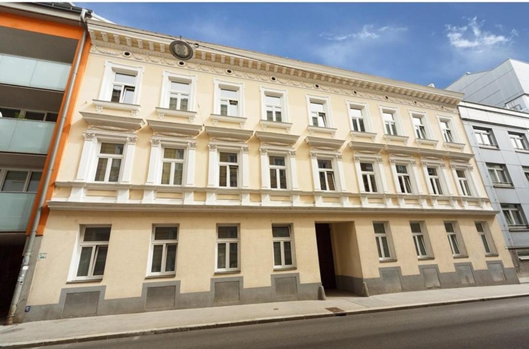 In Near Schoenbrunn & Westbahnhof - Keyless Check-in *