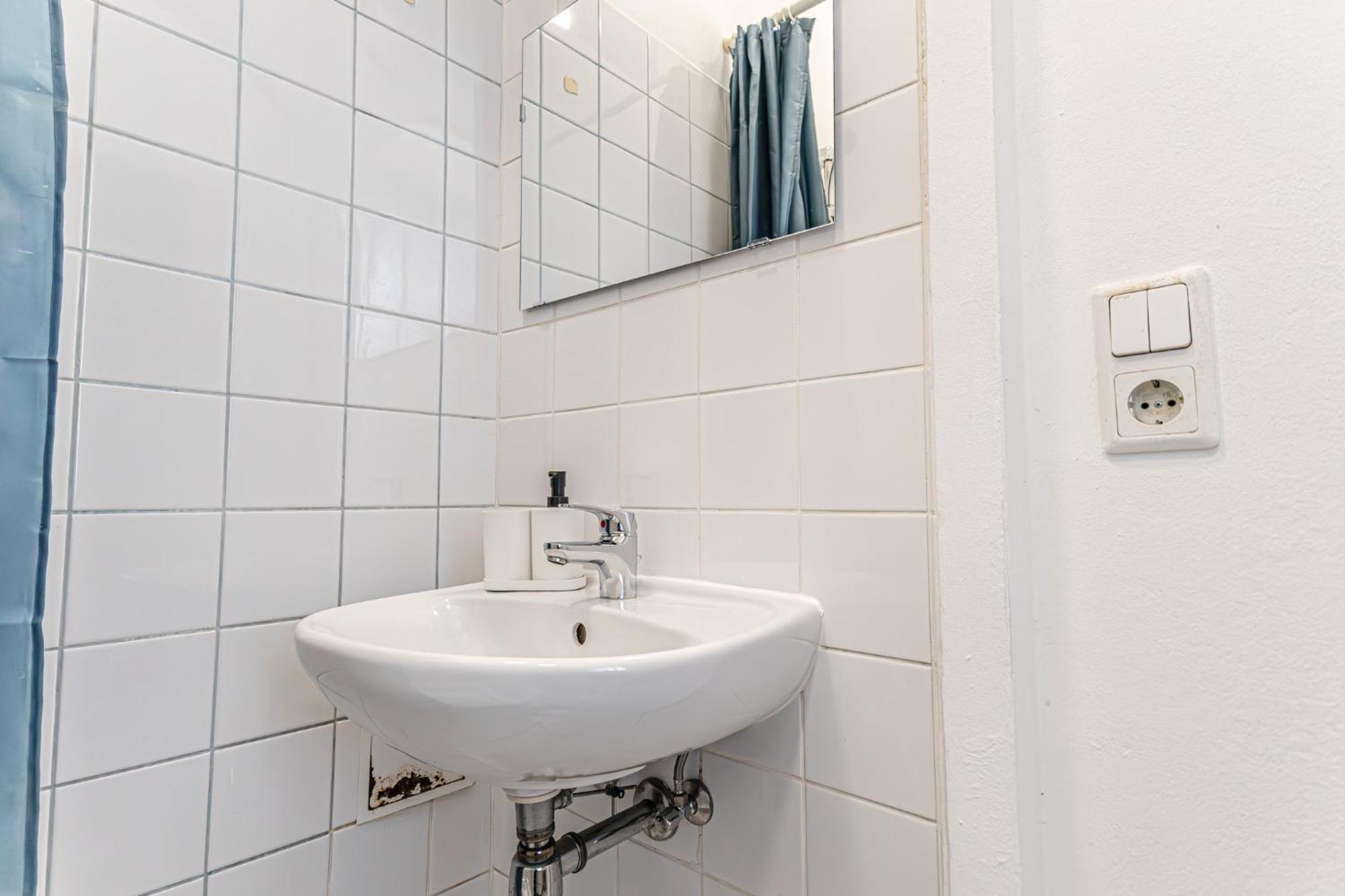 Bright 1br 10 Min From Heart Of Apartment *