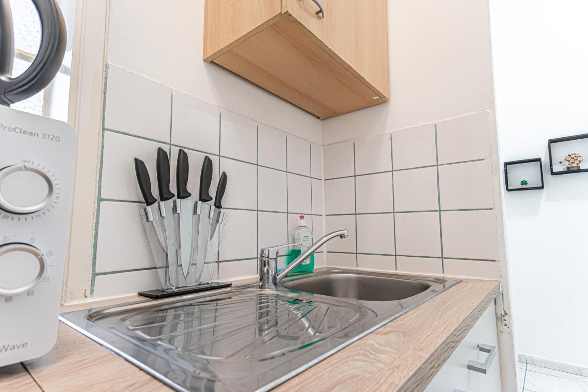 Bright 1br 10 Min From Heart Of Apartment *