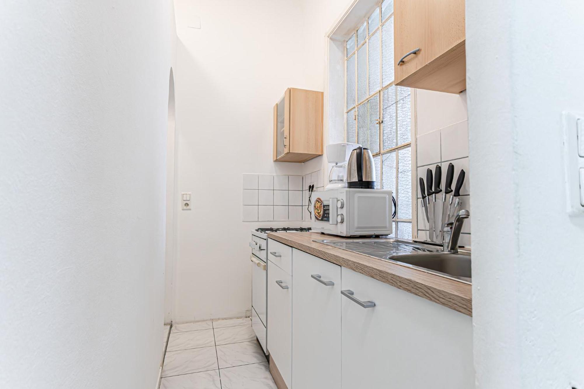 Bright 1br 10 Min From Heart Of Apartment