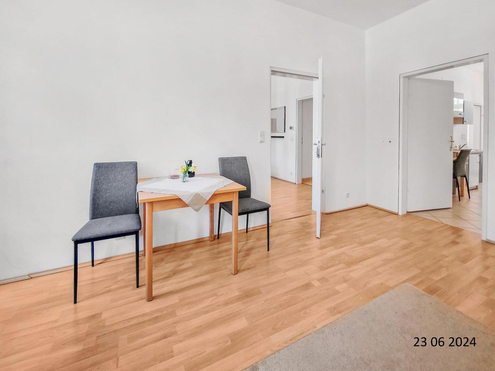 Apartment Elegant Three-bedroom