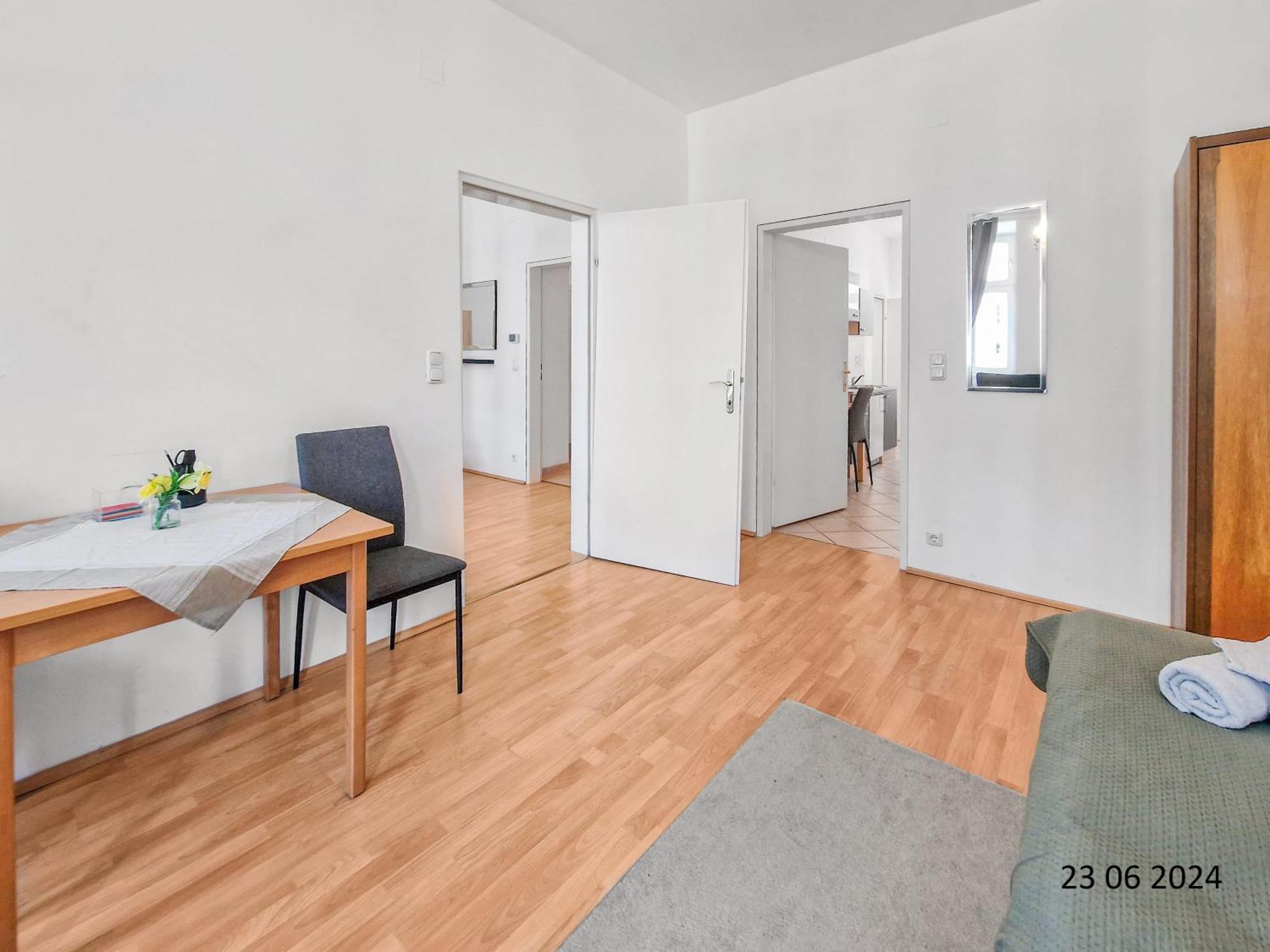 Apartment Elegant Three-bedroom