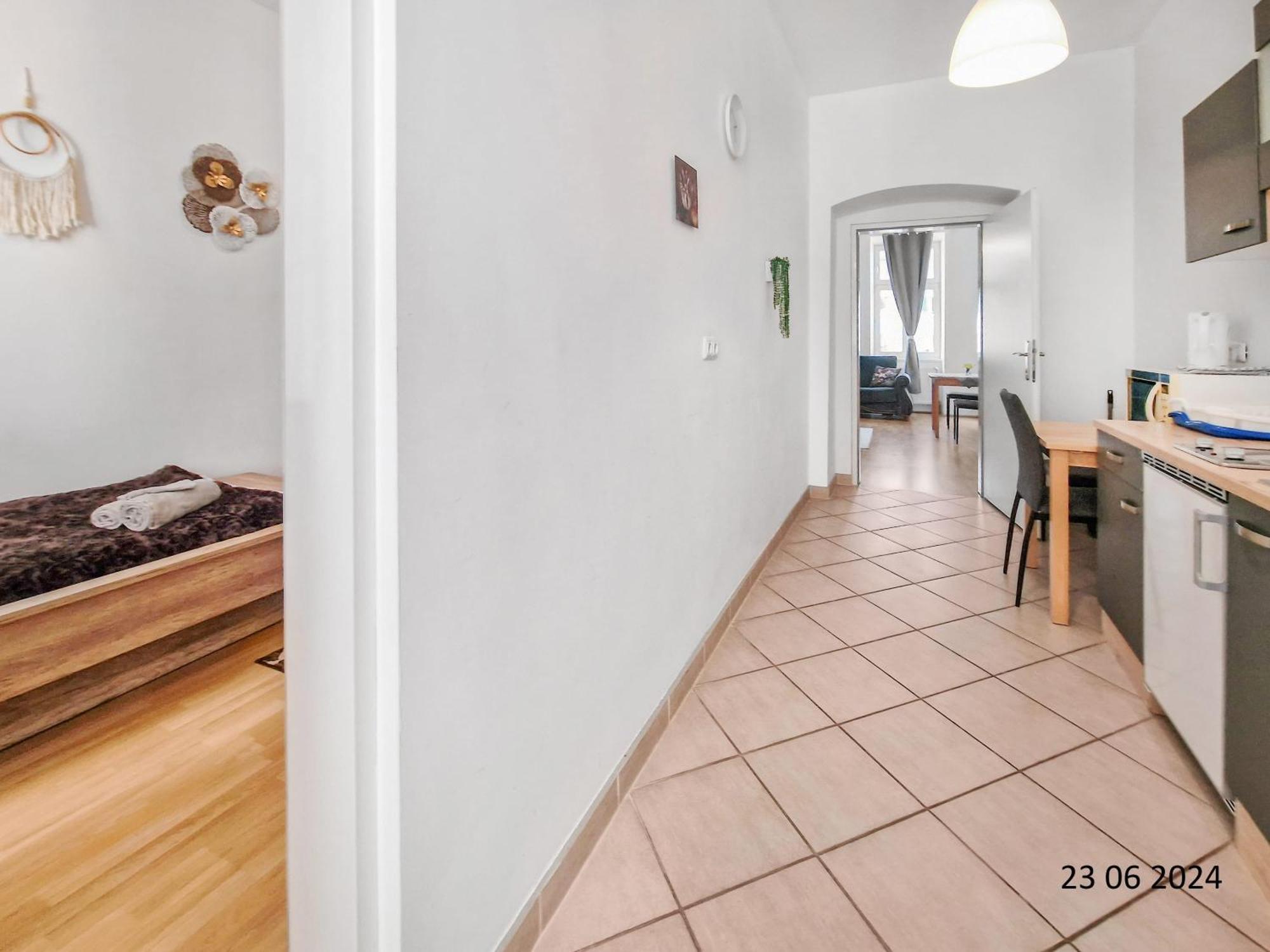 Elegant Three-bedroom *