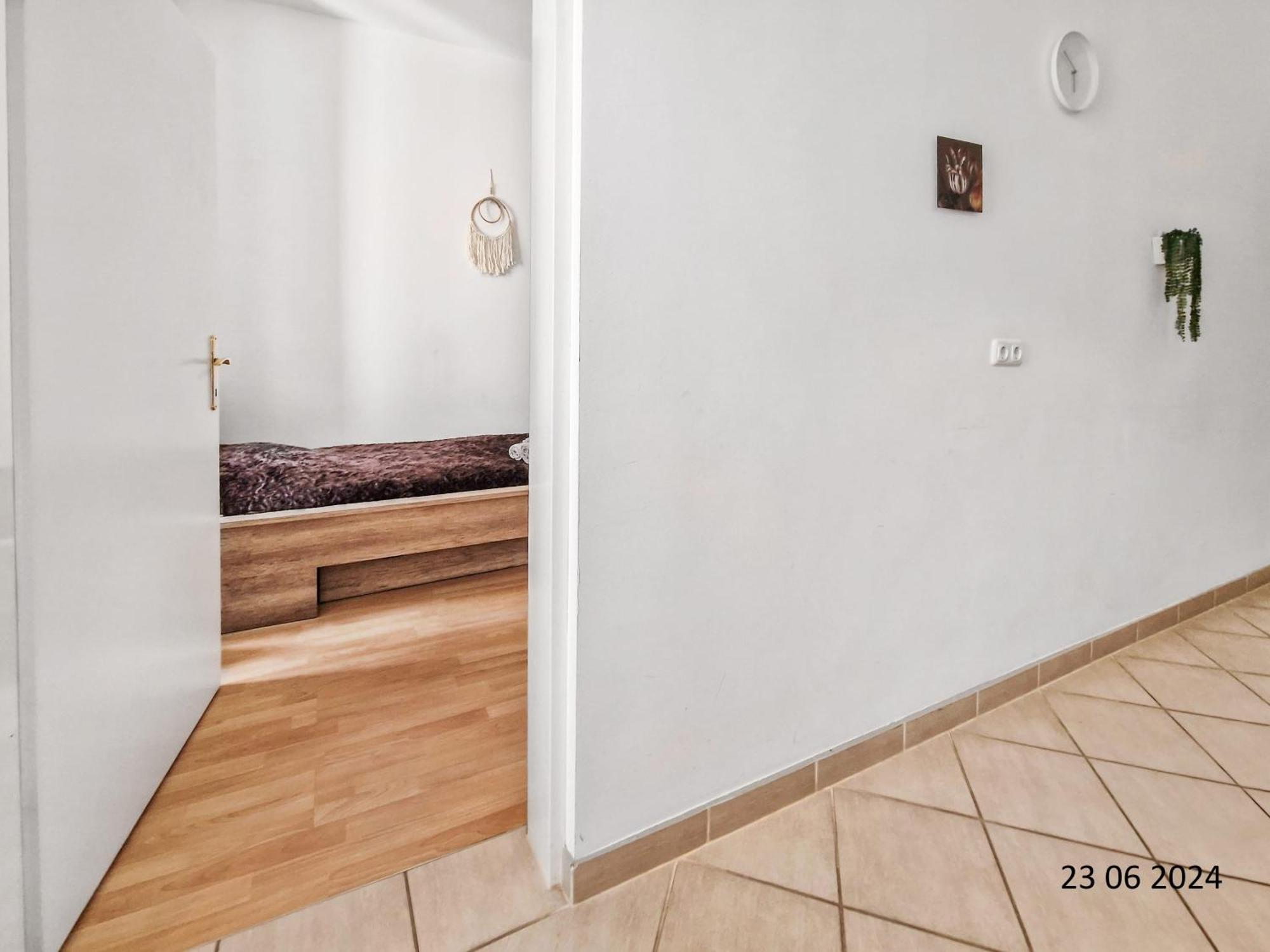 Apartment Elegant Three-bedroom