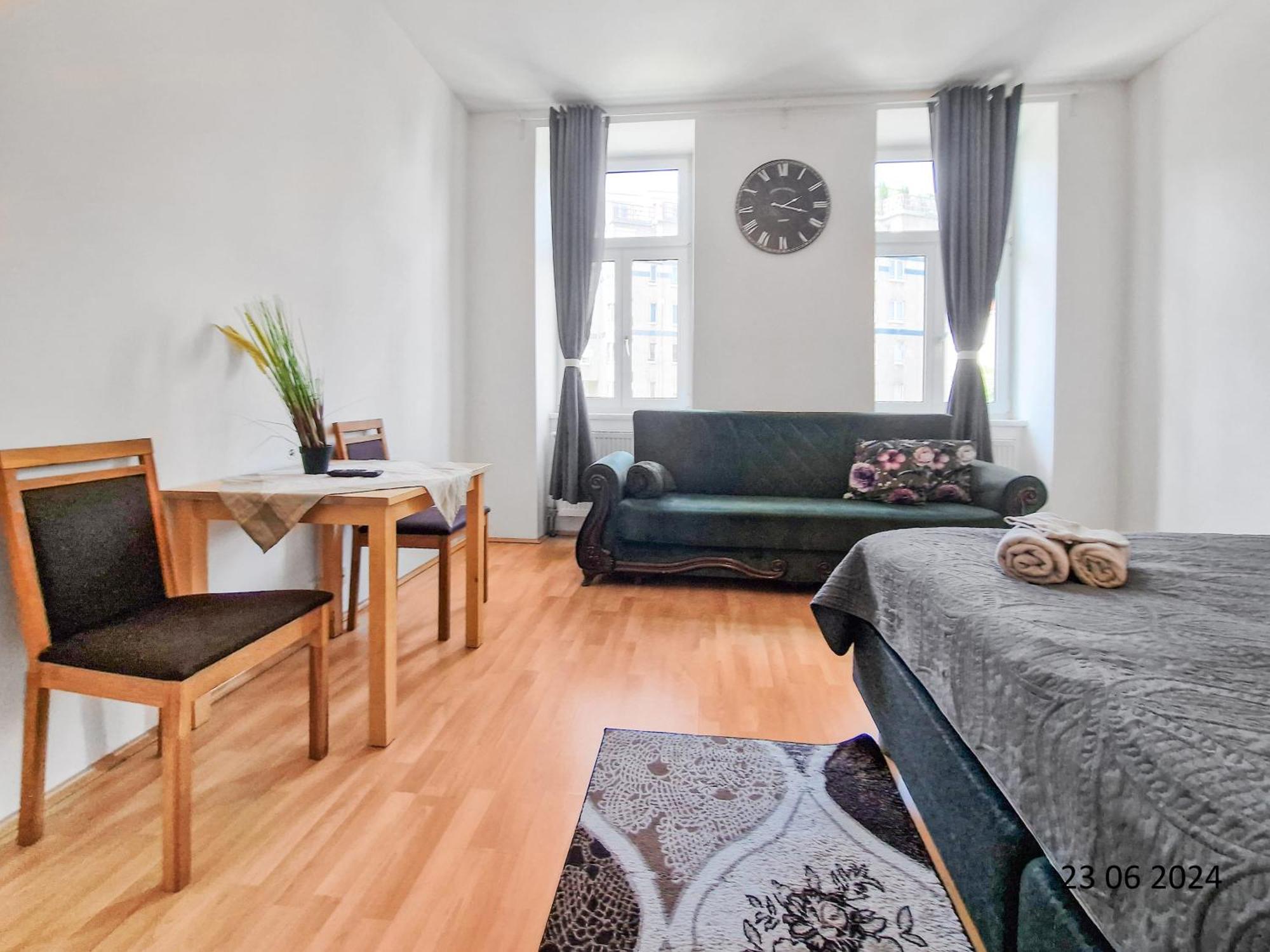 Apartment Elegant Three-bedroom