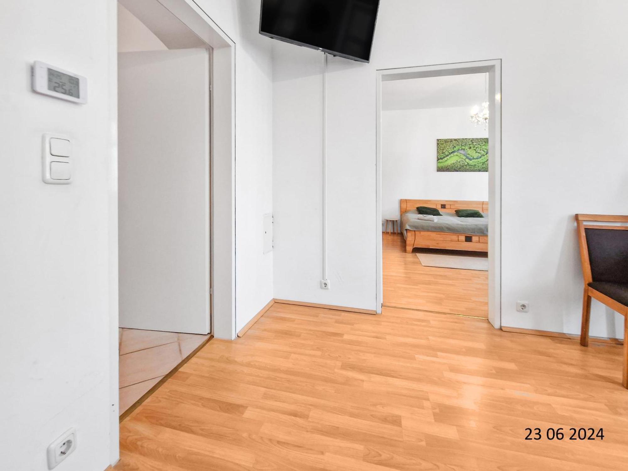 Elegant Three-bedroom Apartment *