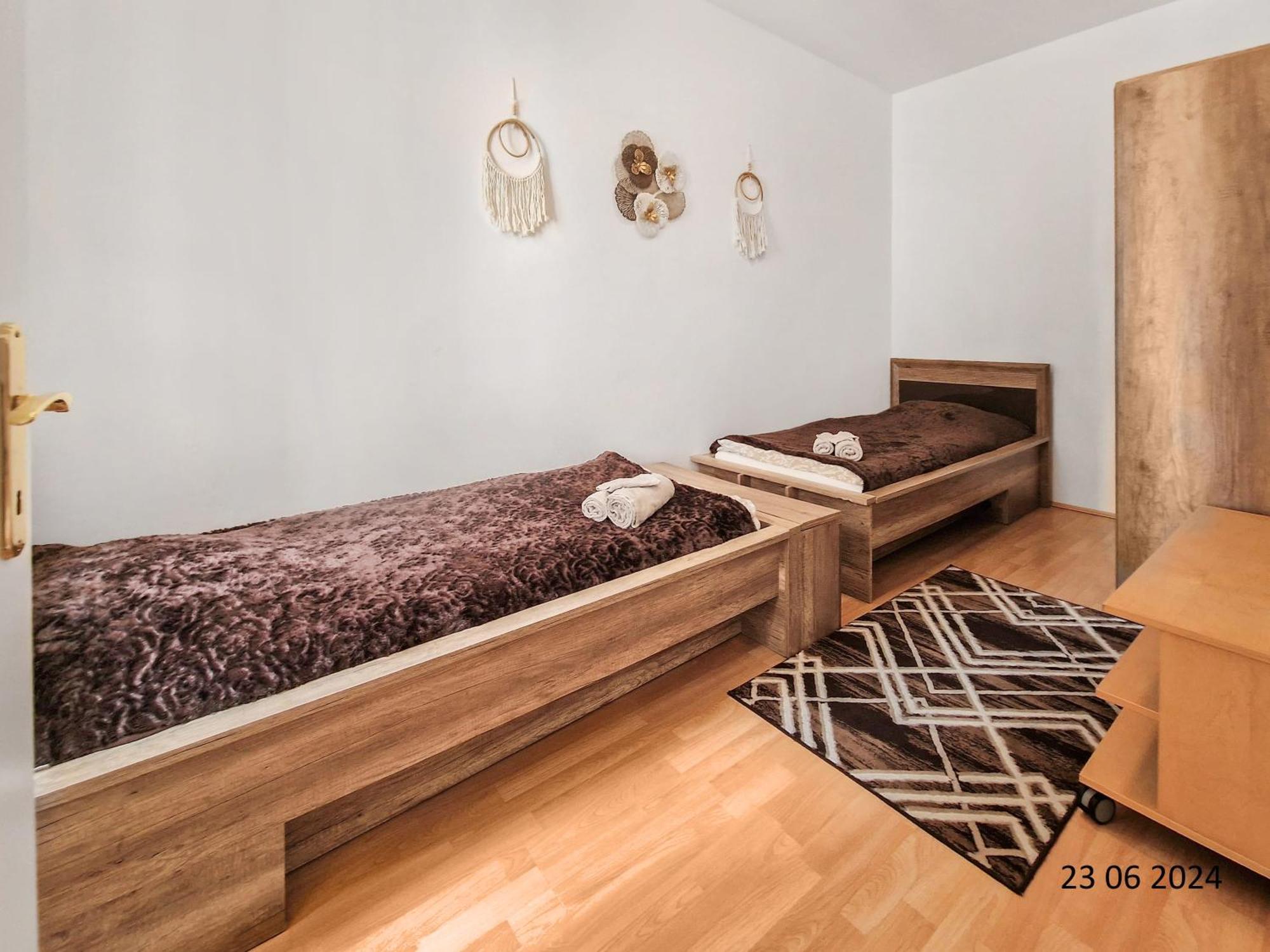 Apartment Elegant Three-bedroom