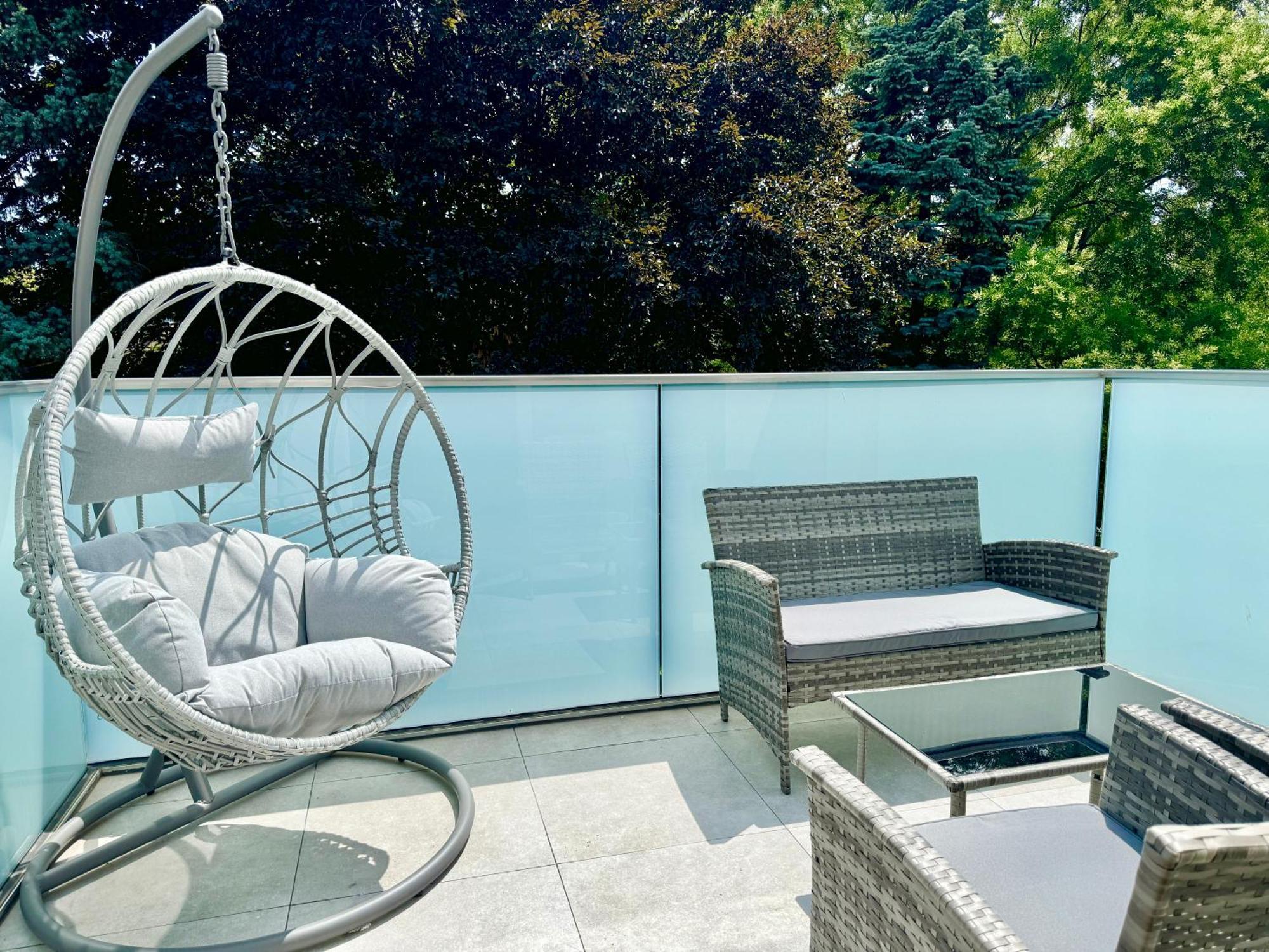 Modern Rooftop With Balcony Apartment