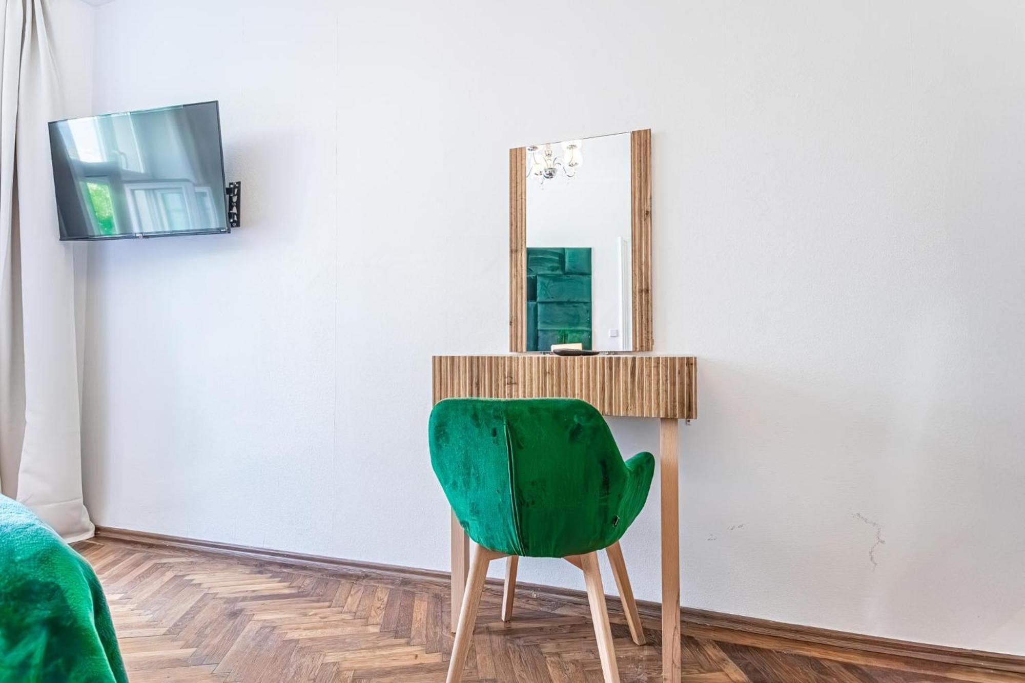 Convenient 3-br Shared Apt, 15 Min To Landstrasse Hub *