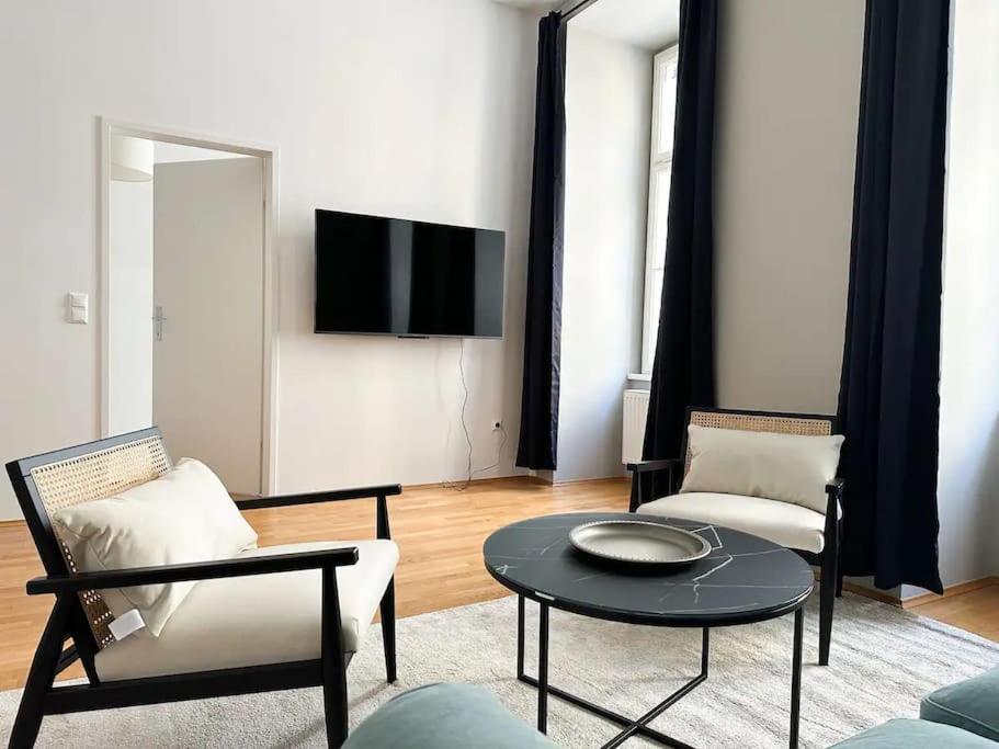 High End Long Apartment