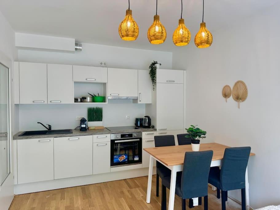 Rooftop With Balcony & Free Parking Apartment *