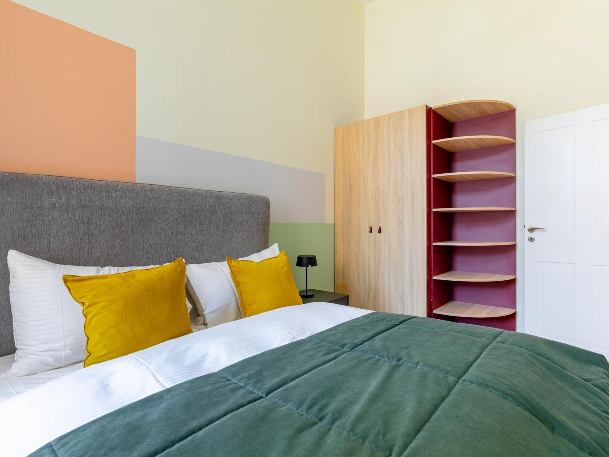 Numa Strauss Aparthotel