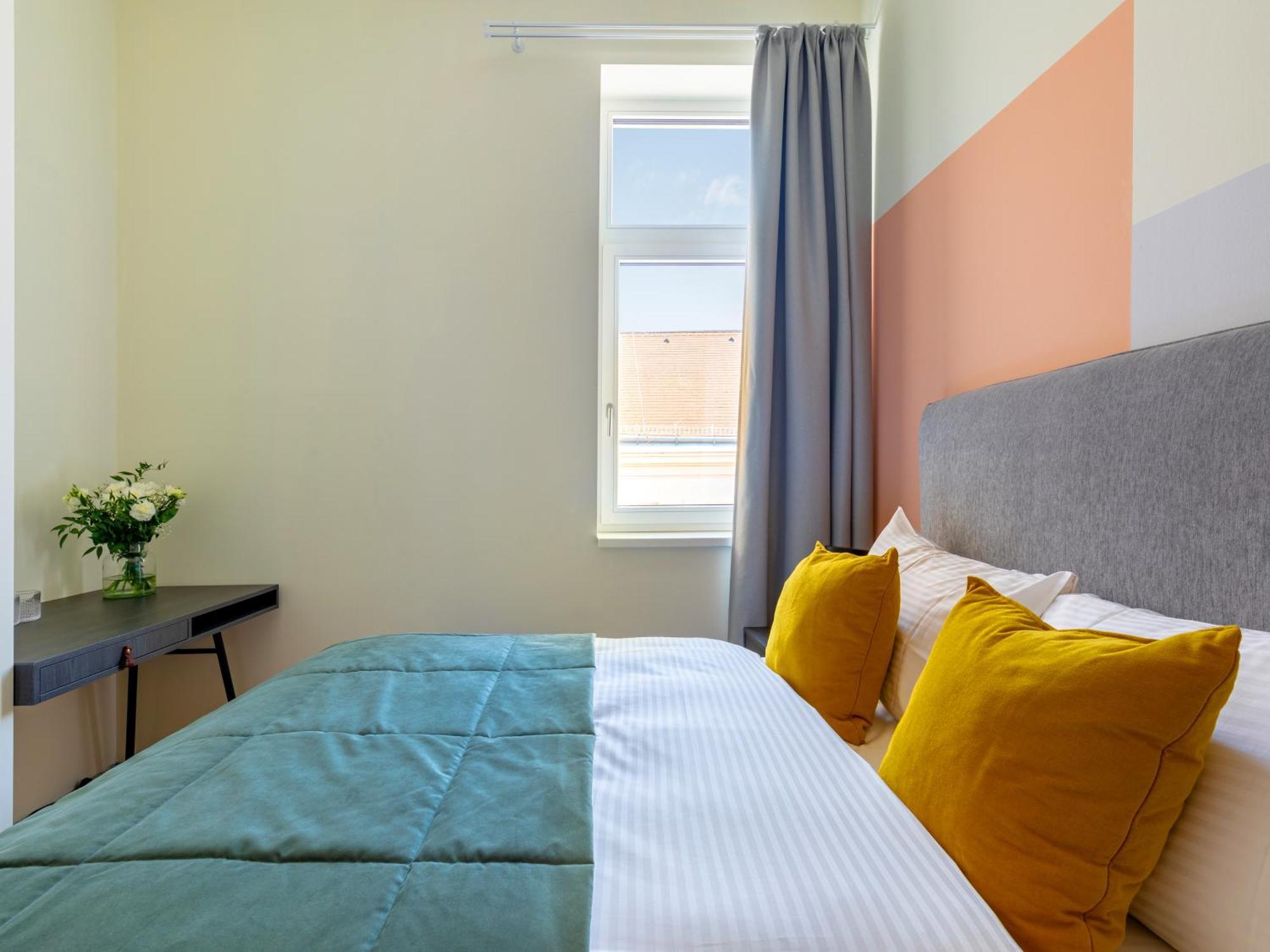 Numa Strauss Aparthotel 3*