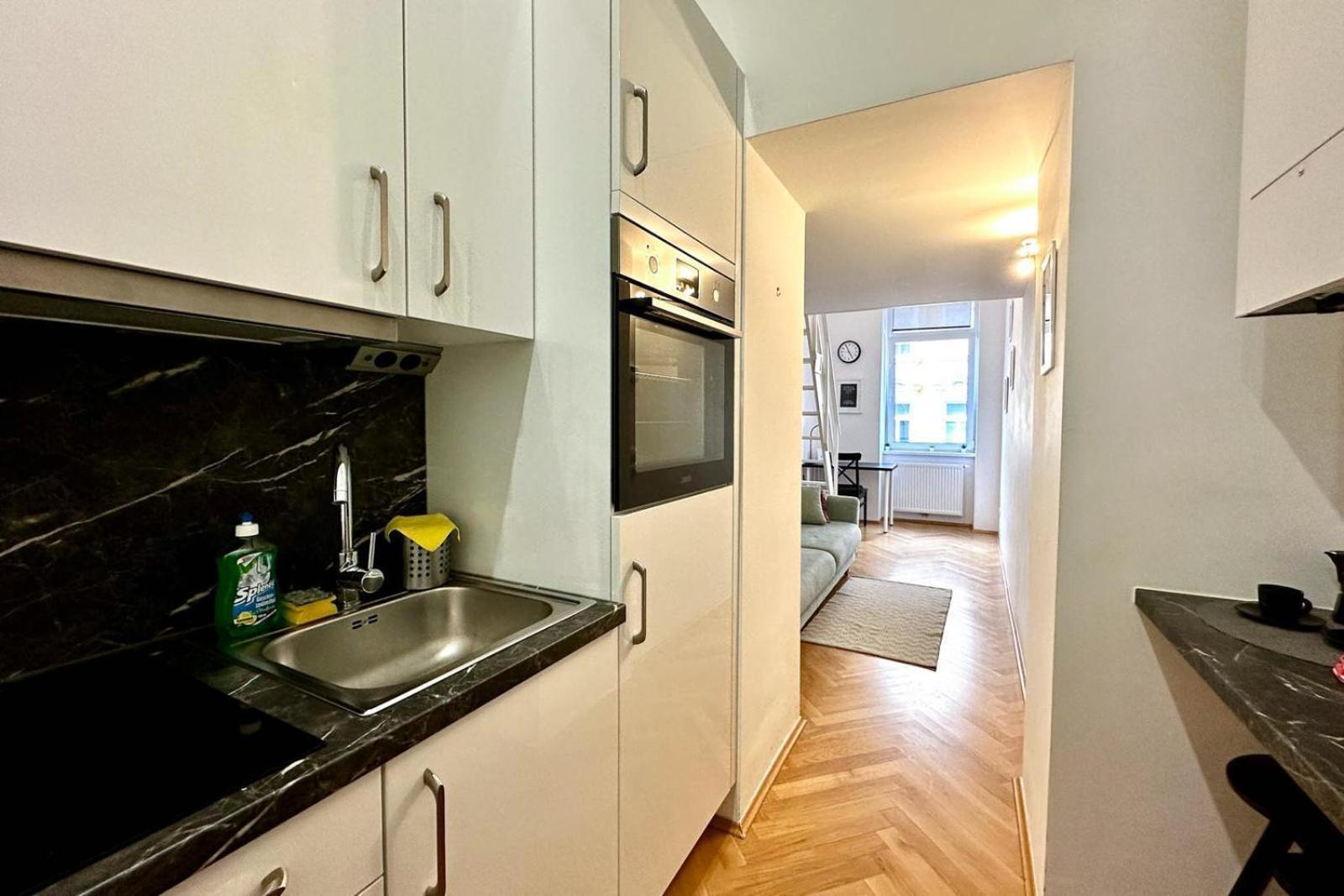Stylish Central 2 Bedroom Vienna