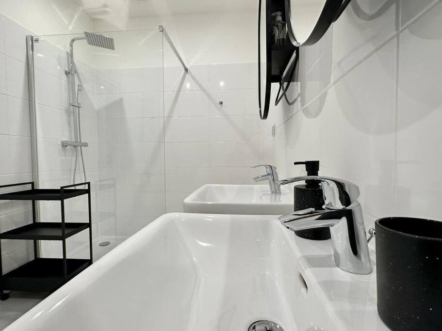 Stylish Central 2 Bedroom *