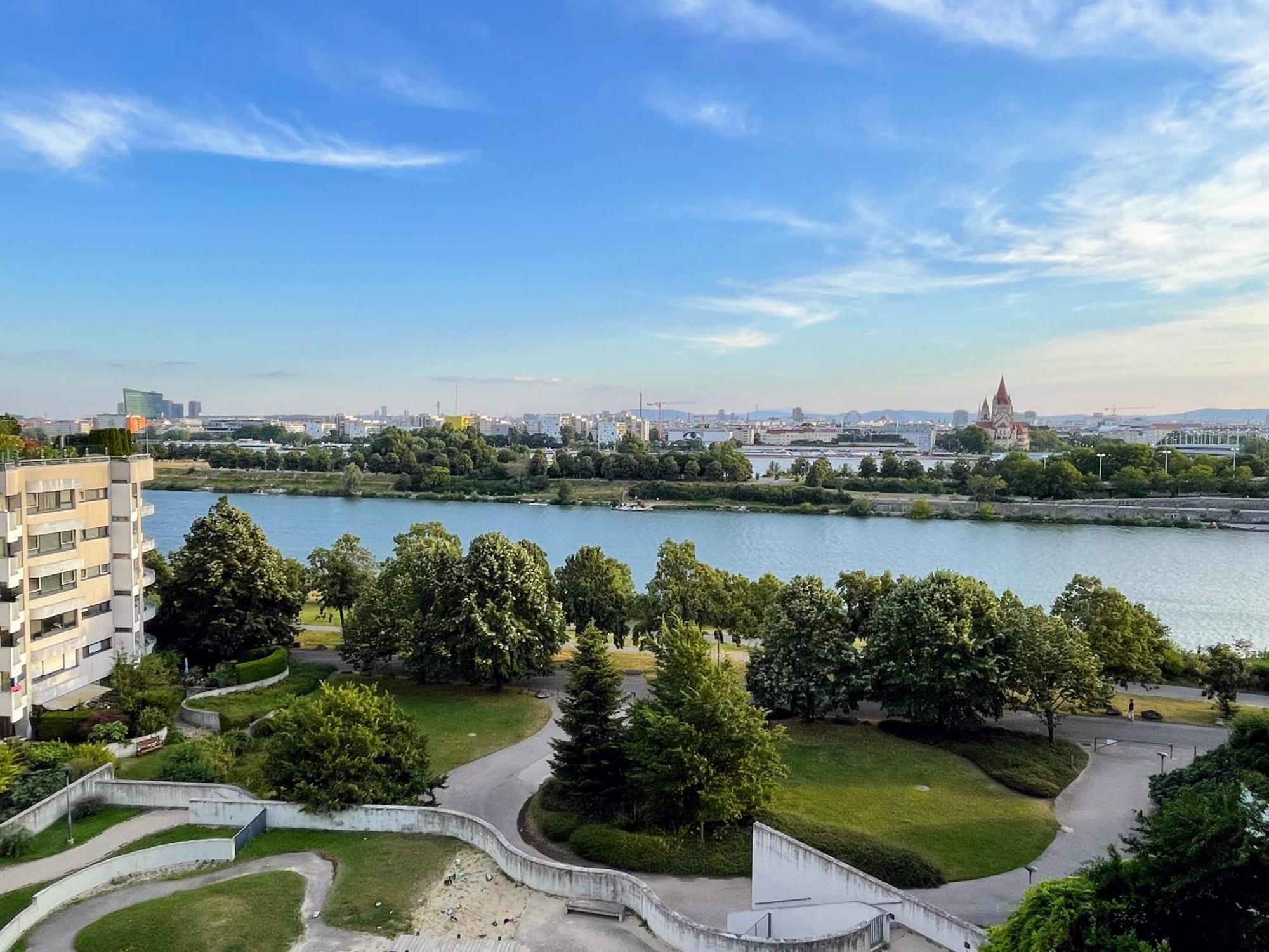 Danube Waterfront Apartment *