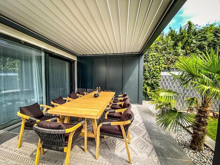 Mit Pool Villa