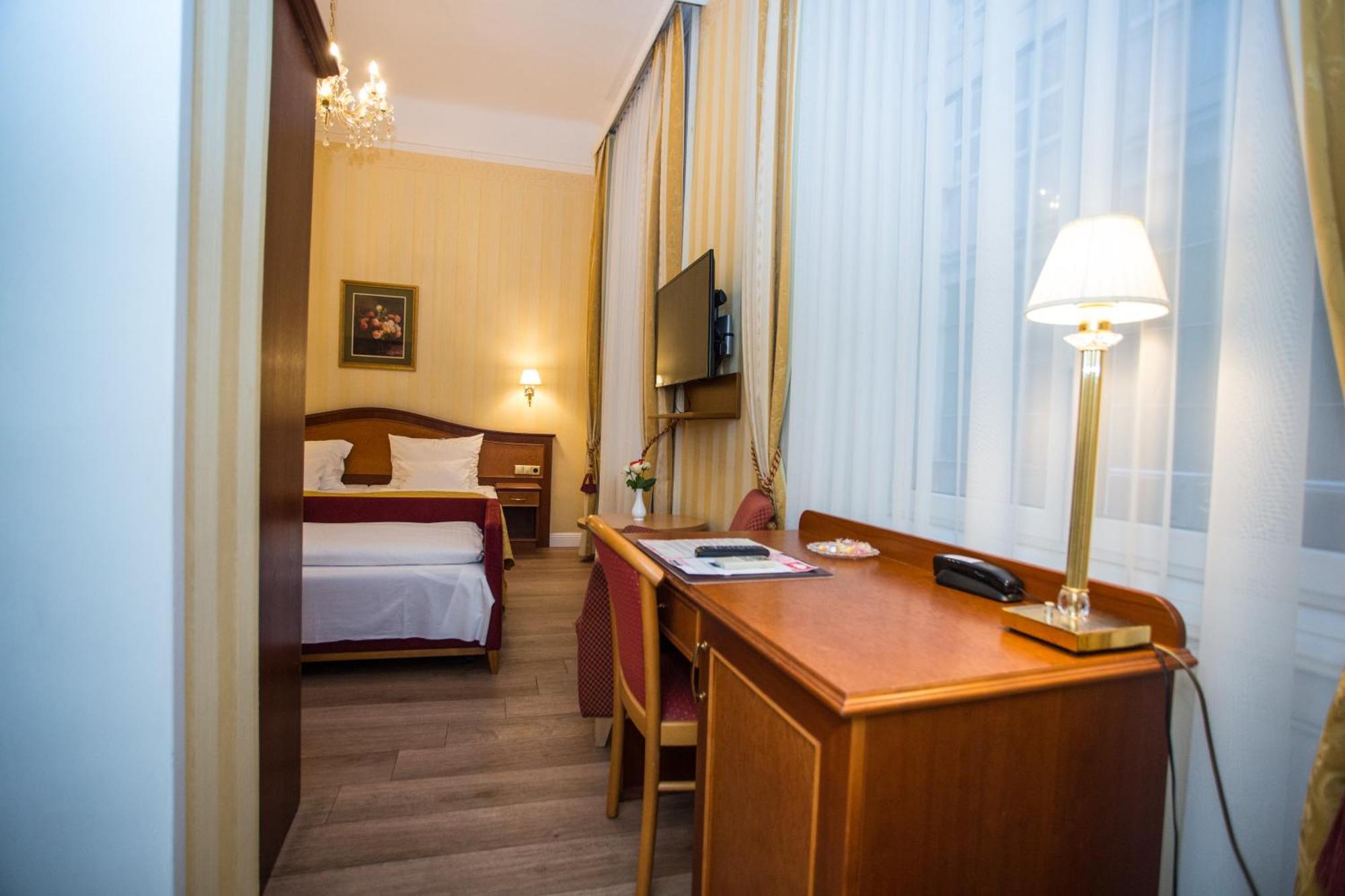 Hotel Opera I Self Check In