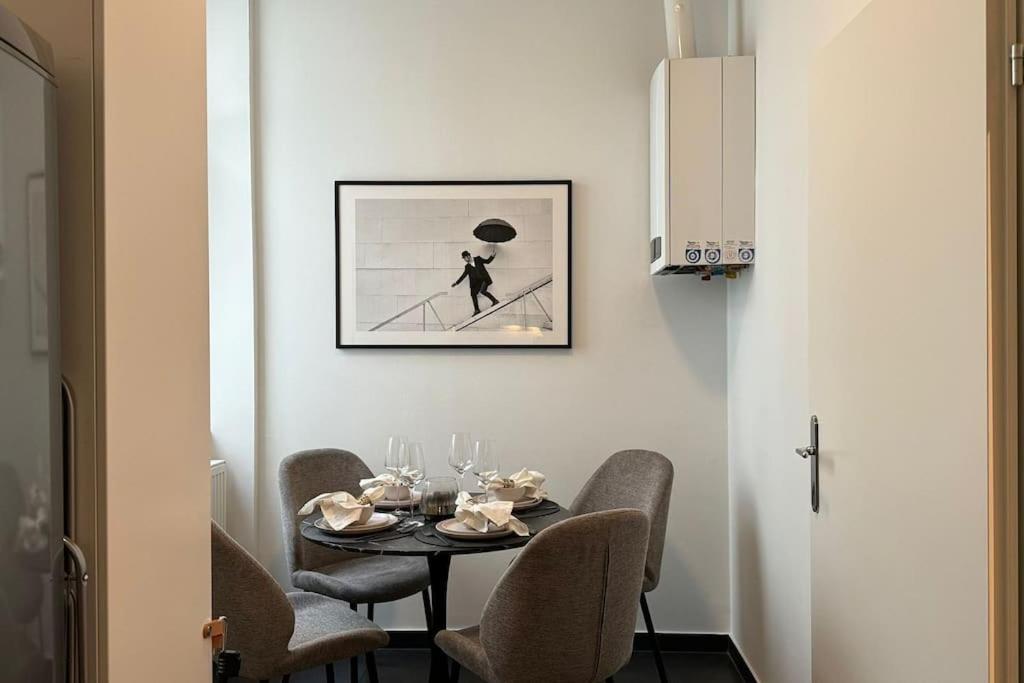 Classy In Josefstadt Perfect For 4-6 Apartment