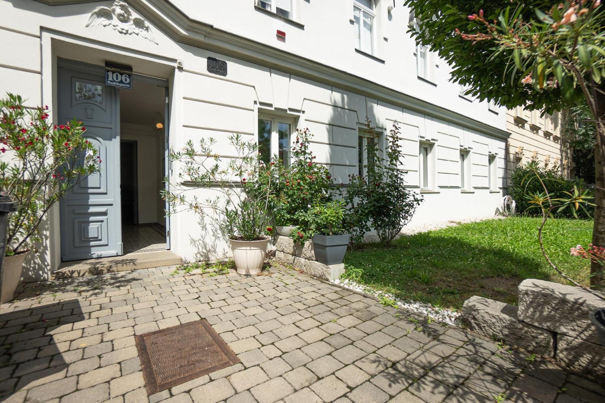 Dainn Schoenbrunn Vienna