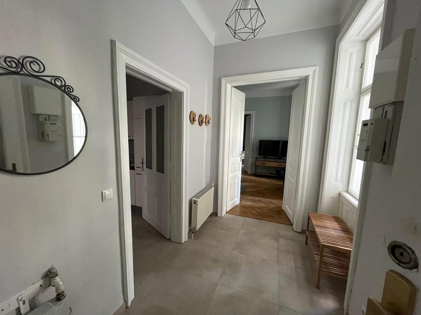 Grosszuegiger Wiener Altbau Gleich Neben Schoenbrunn Apartment *