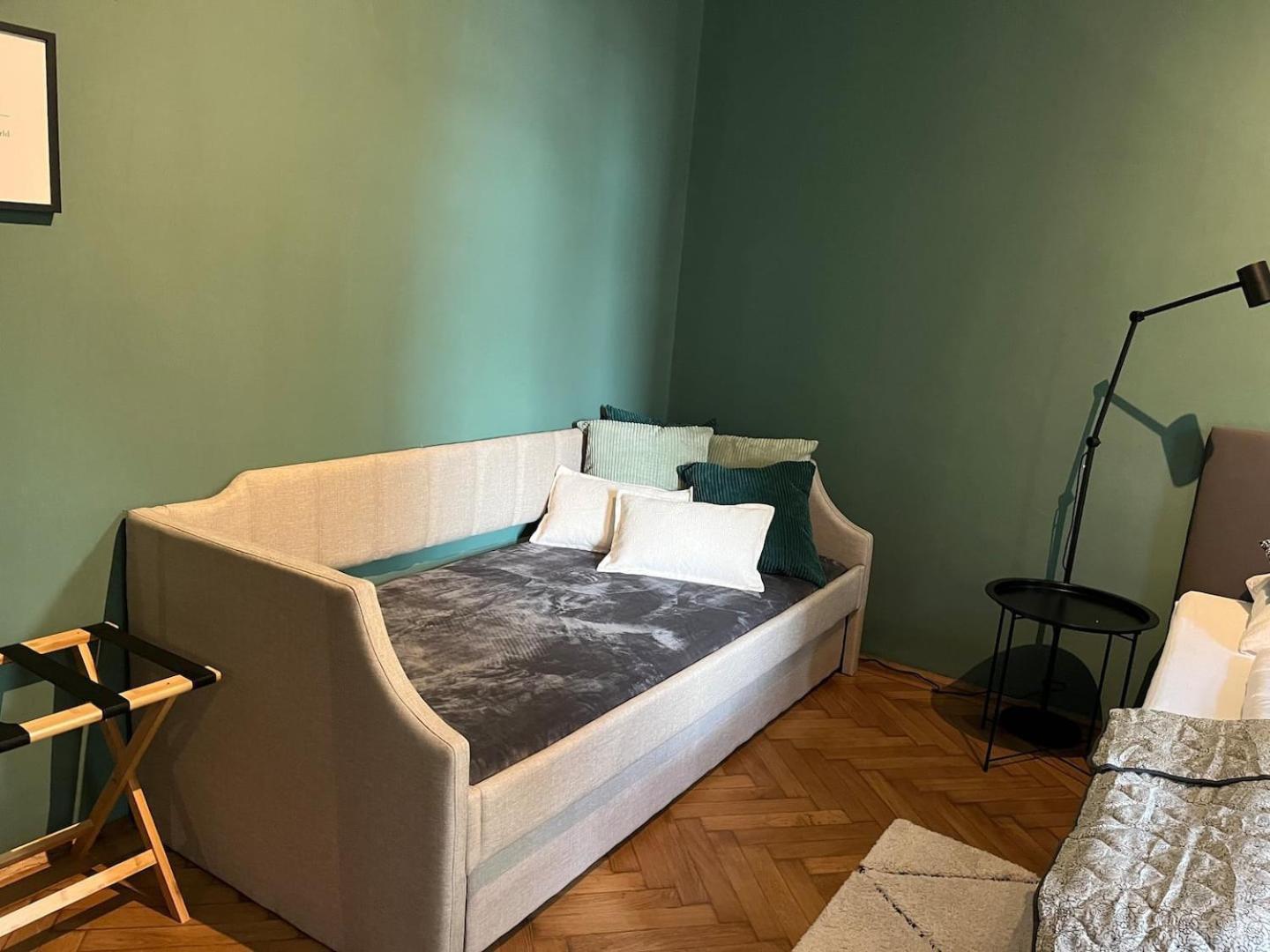 Grosszuegiger Wiener Altbau Gleich Neben Schoenbrunn Apartment Vienna