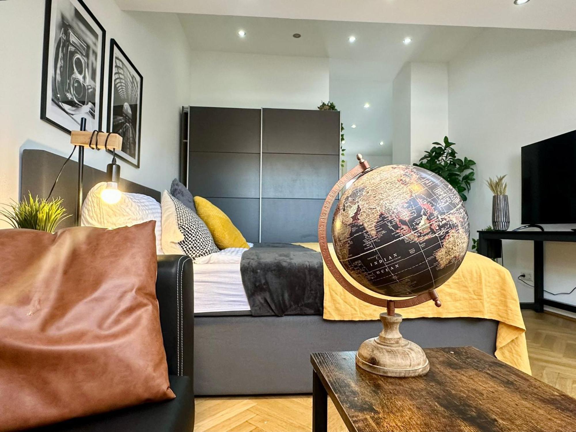 Apartment I 5 Minutes To Metro