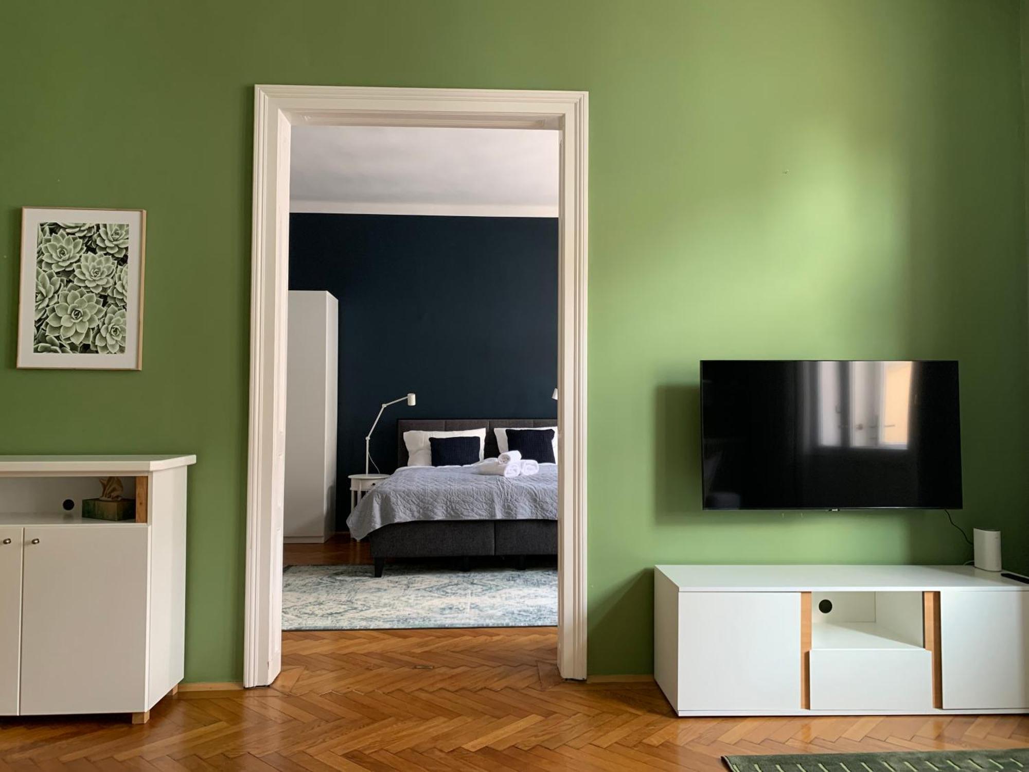 Apartment Grosszuegiger Wiener Altbau Gleich Neben Schoenbrunn